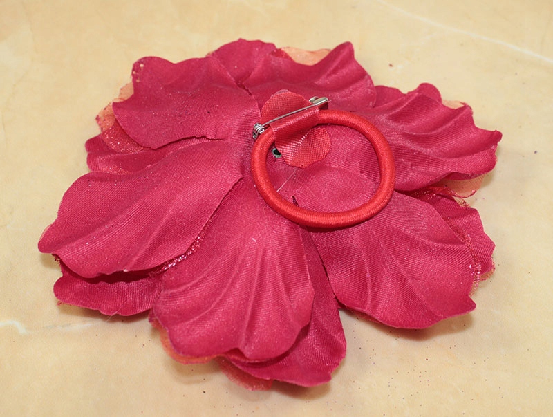 -MARGUT- Broszka gumka Kwiat Róża tiul czerwona Marka Margut