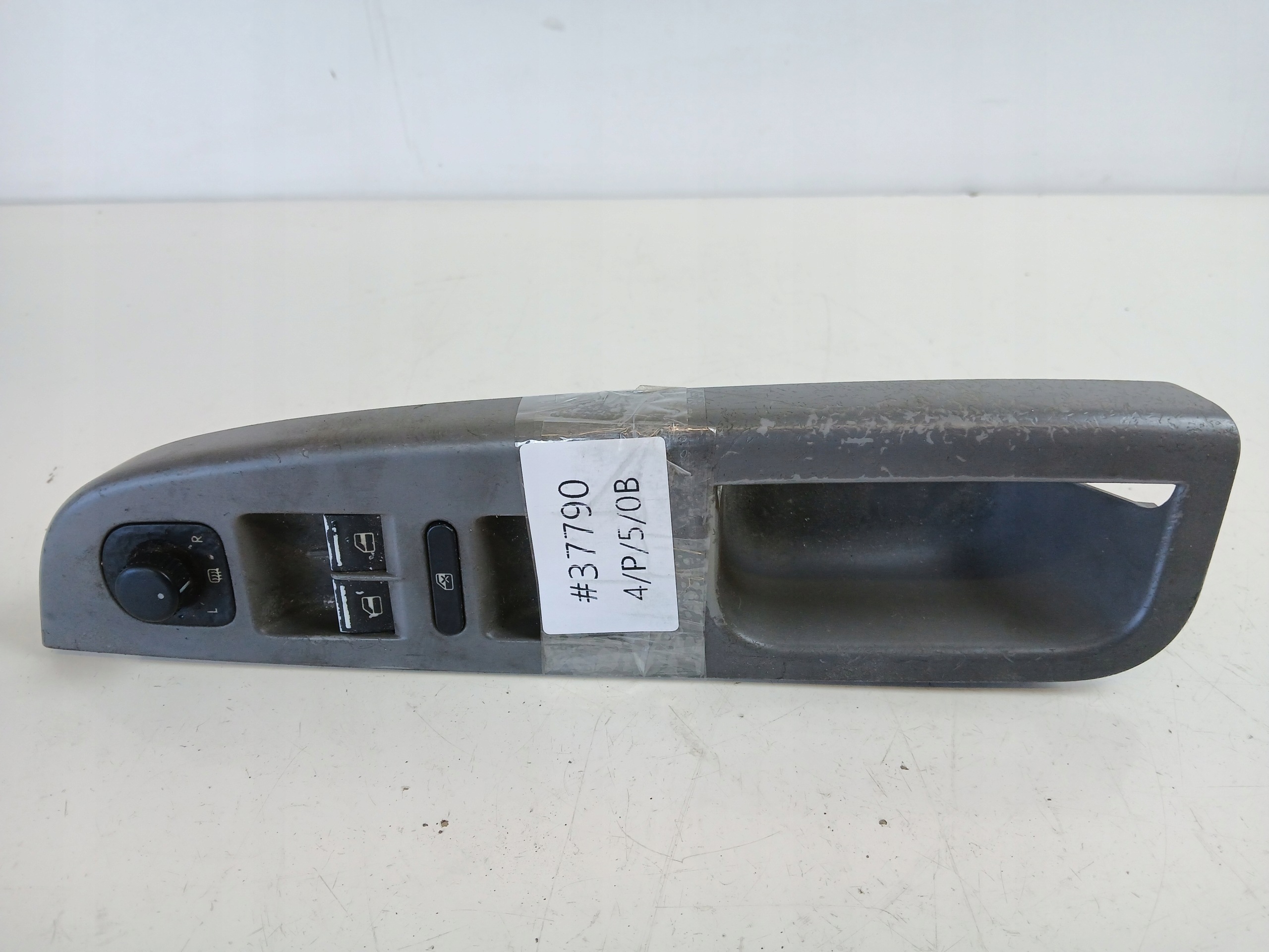 VW GOLF V PANEL okna levý předek 1K4959857