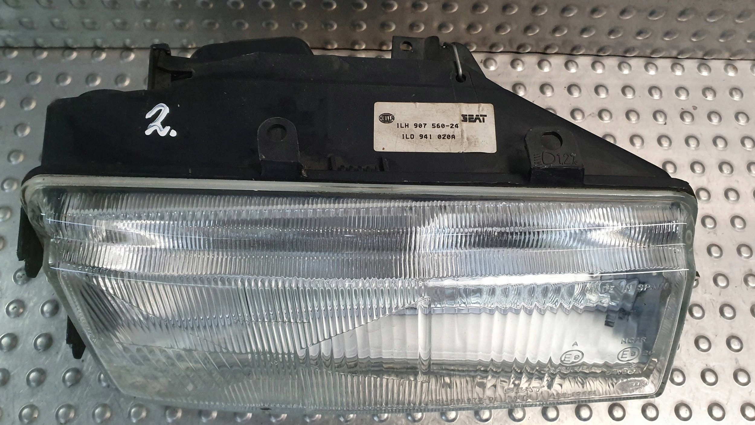 light front right SEAT TOLEDO and HELLA 91- 1L0941020A