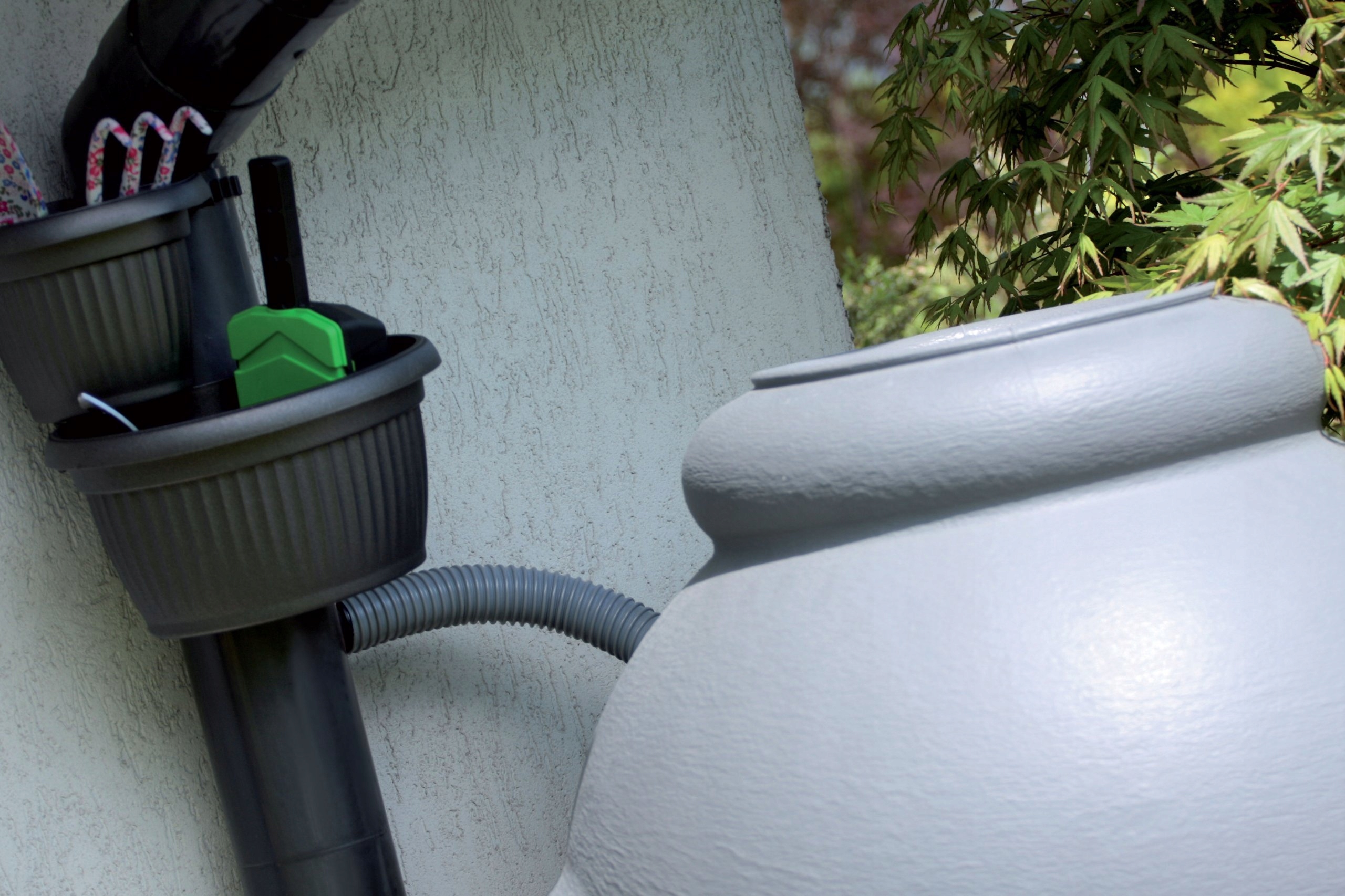 Дождевые рукава. Гибкий шланг для водостока. Рукав для водостока. Труба для ливневой канализации к2 400. Рукав на водосточную трубу.