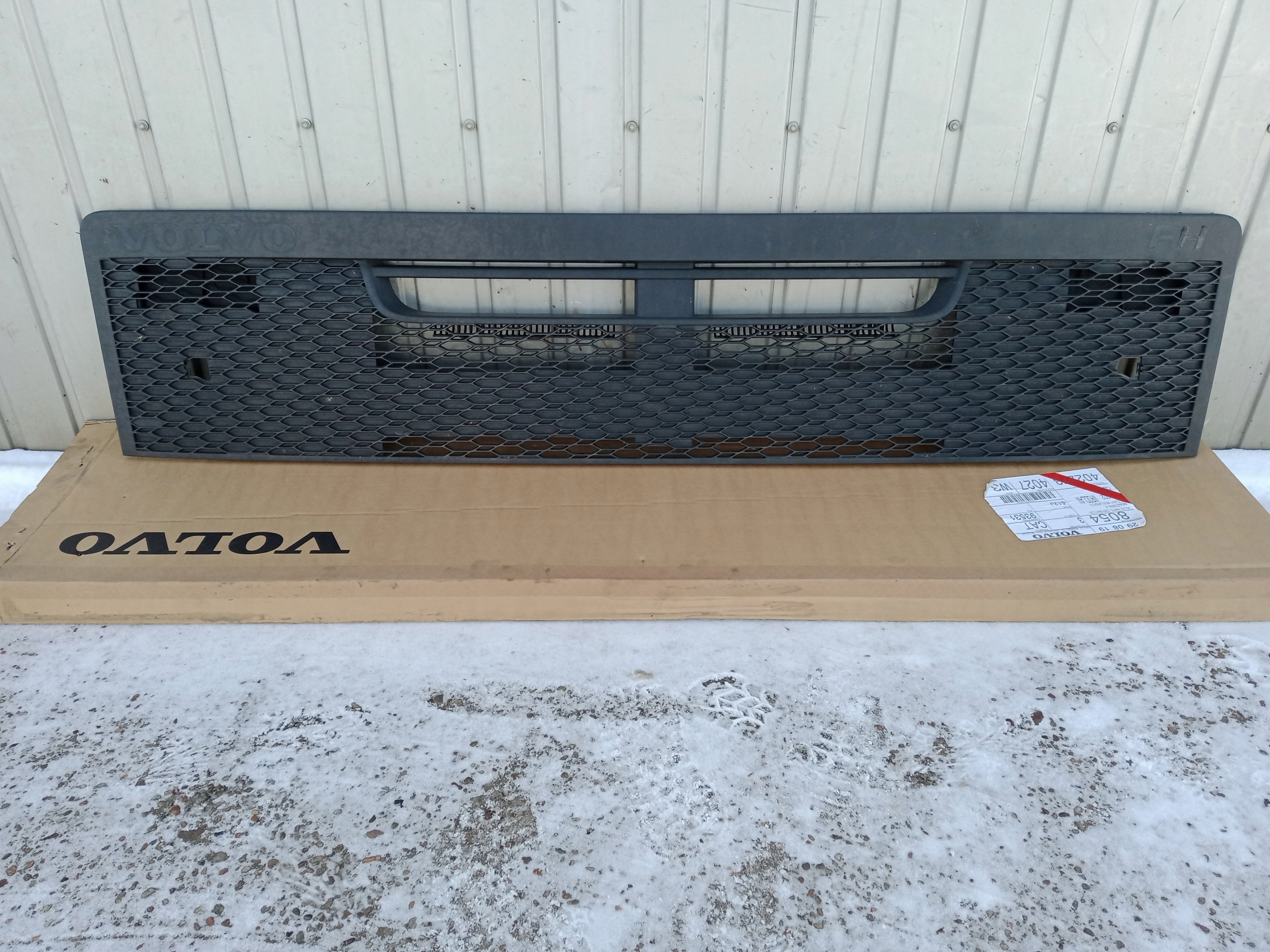 VOLVO FH4 MASKA GRILL ATRAPA GÓRNA 84033228