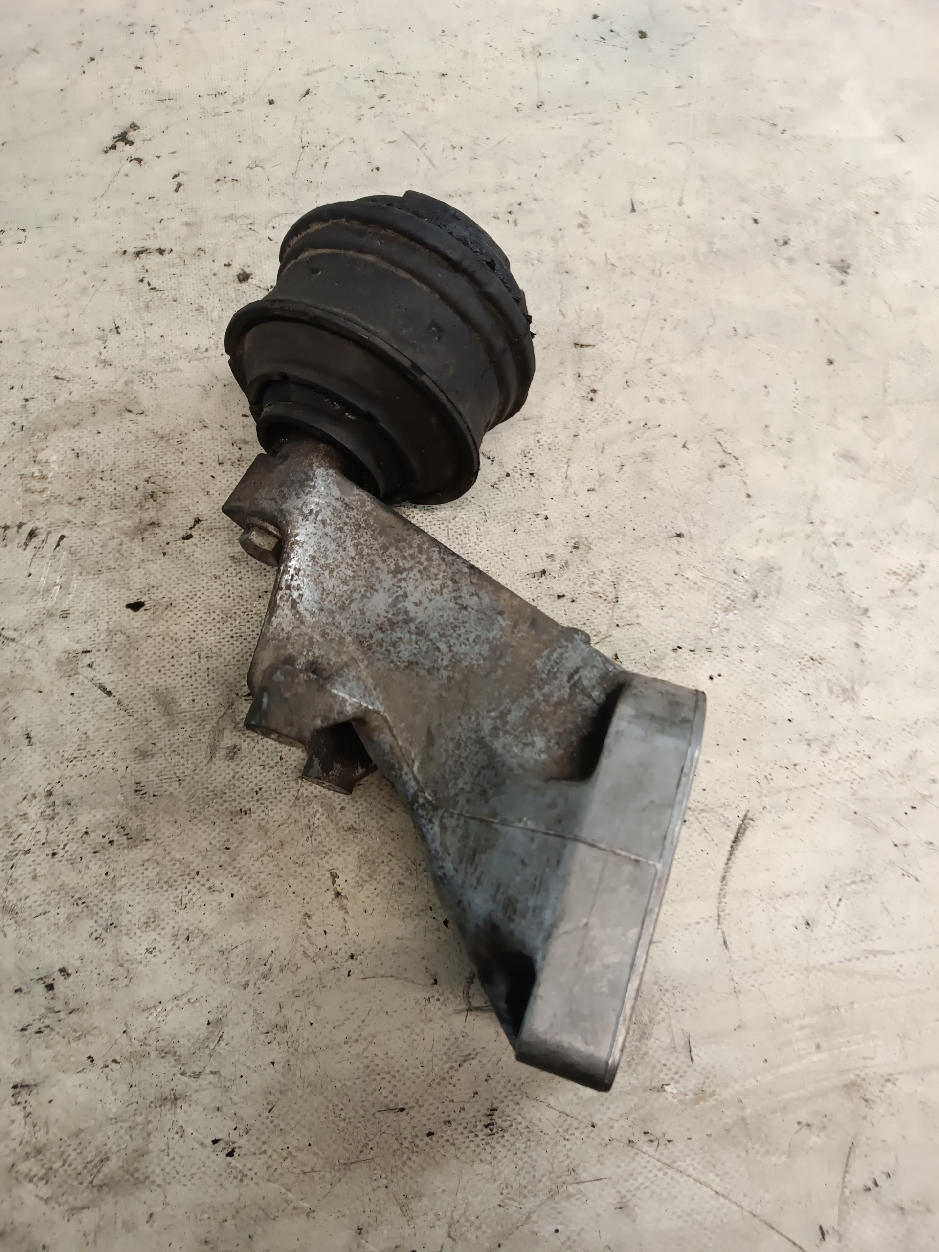 engine mount MERCEDES W203 2.2 CDI A6112230704