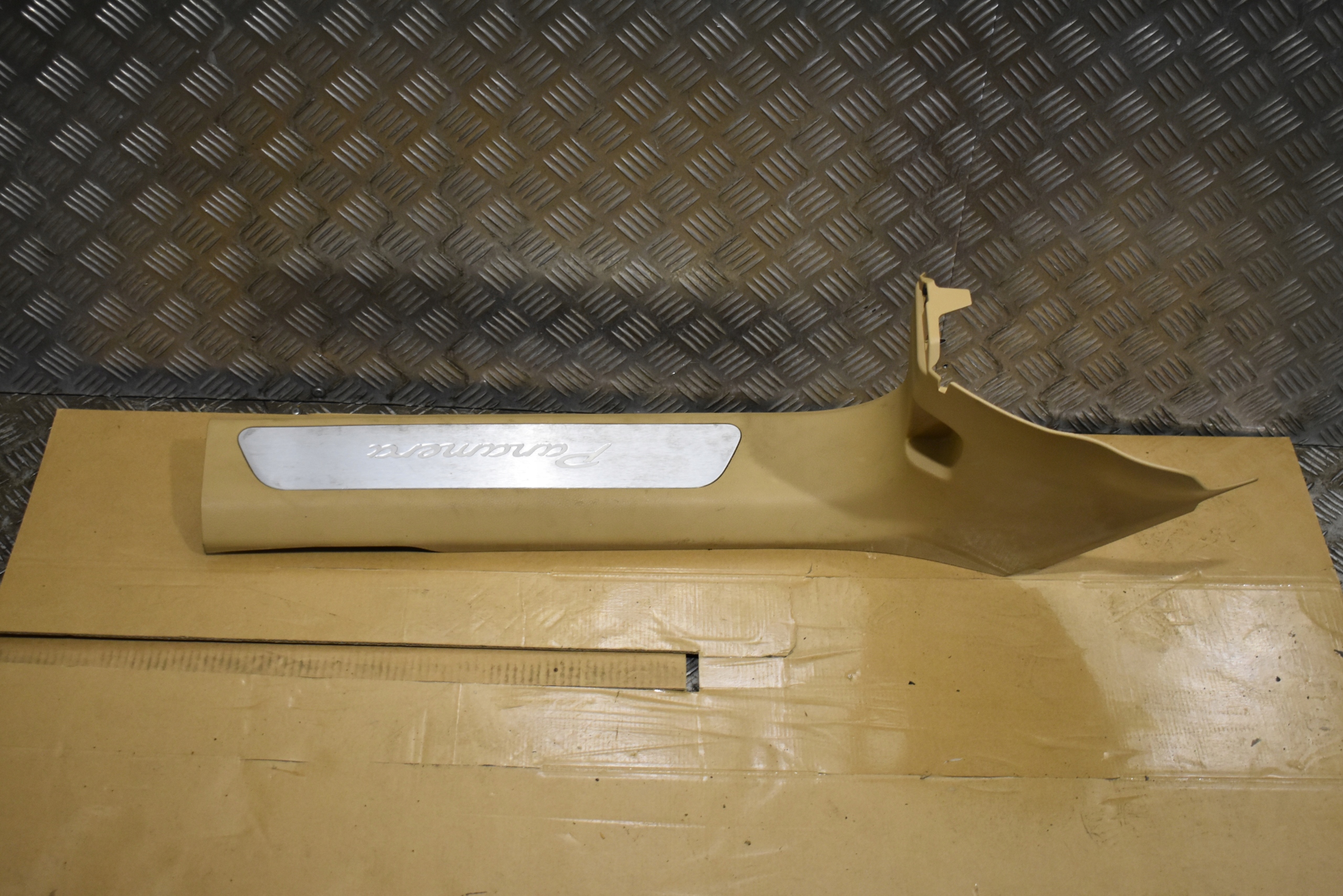 moulding cap threshold front left PORSCHE PANAMERA 971 LUXORY BEIGE 1