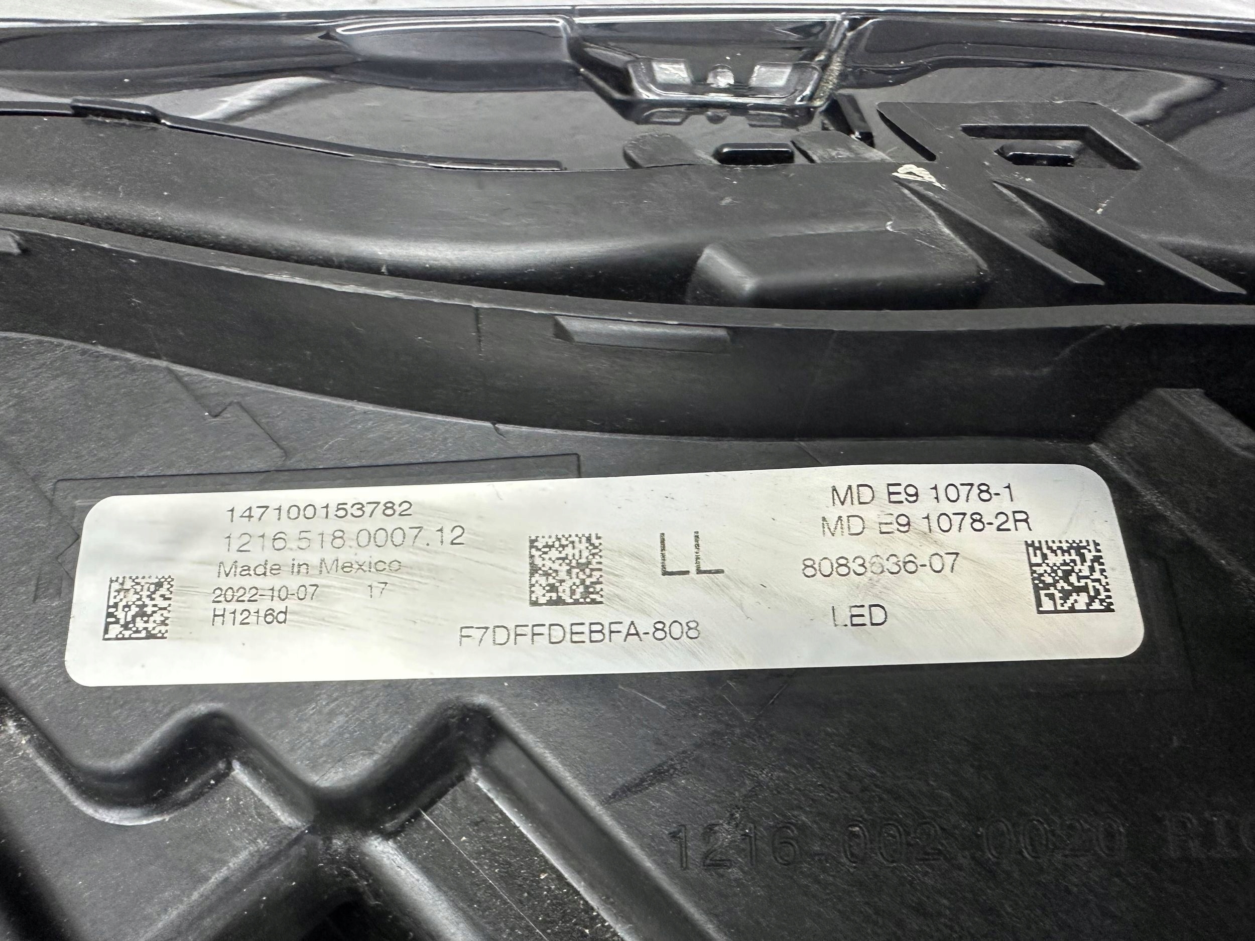 Komplet reflektorow przednich BMW 2 G42 8083636 8083635