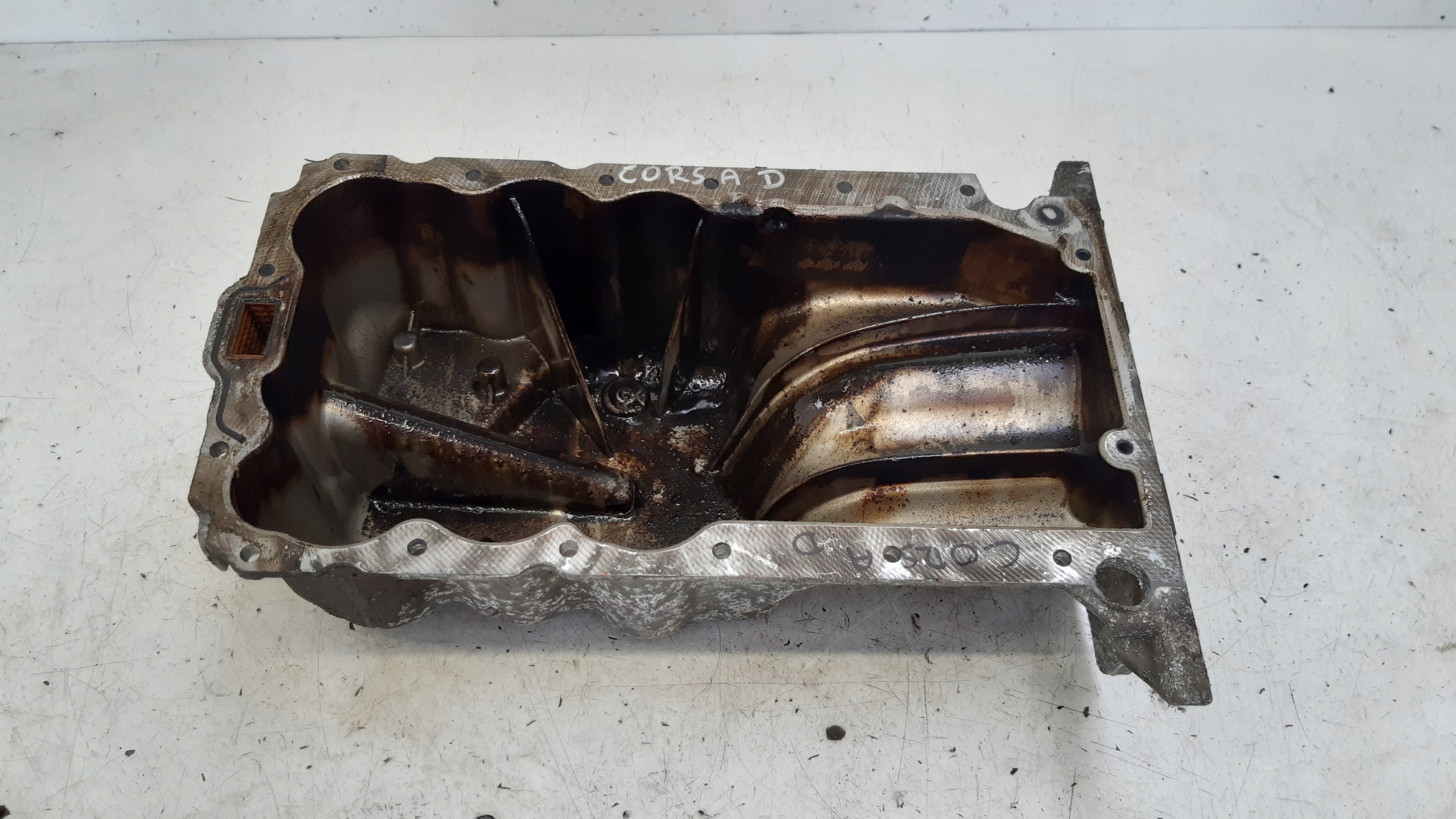 olajteknö 55562729 Opel Corsa D