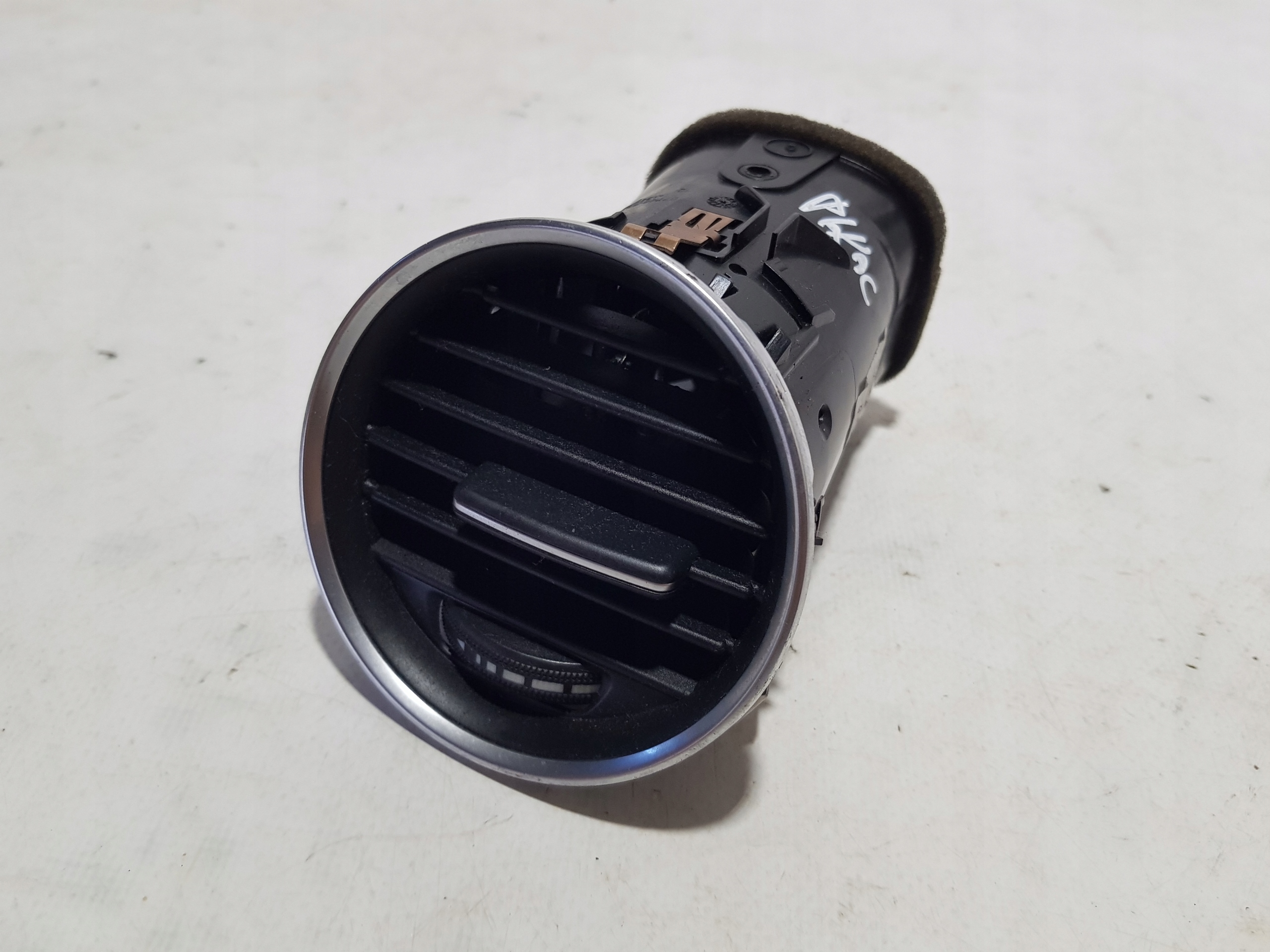 MERCEDES W204 LIFT grid air conditioning devices left right central