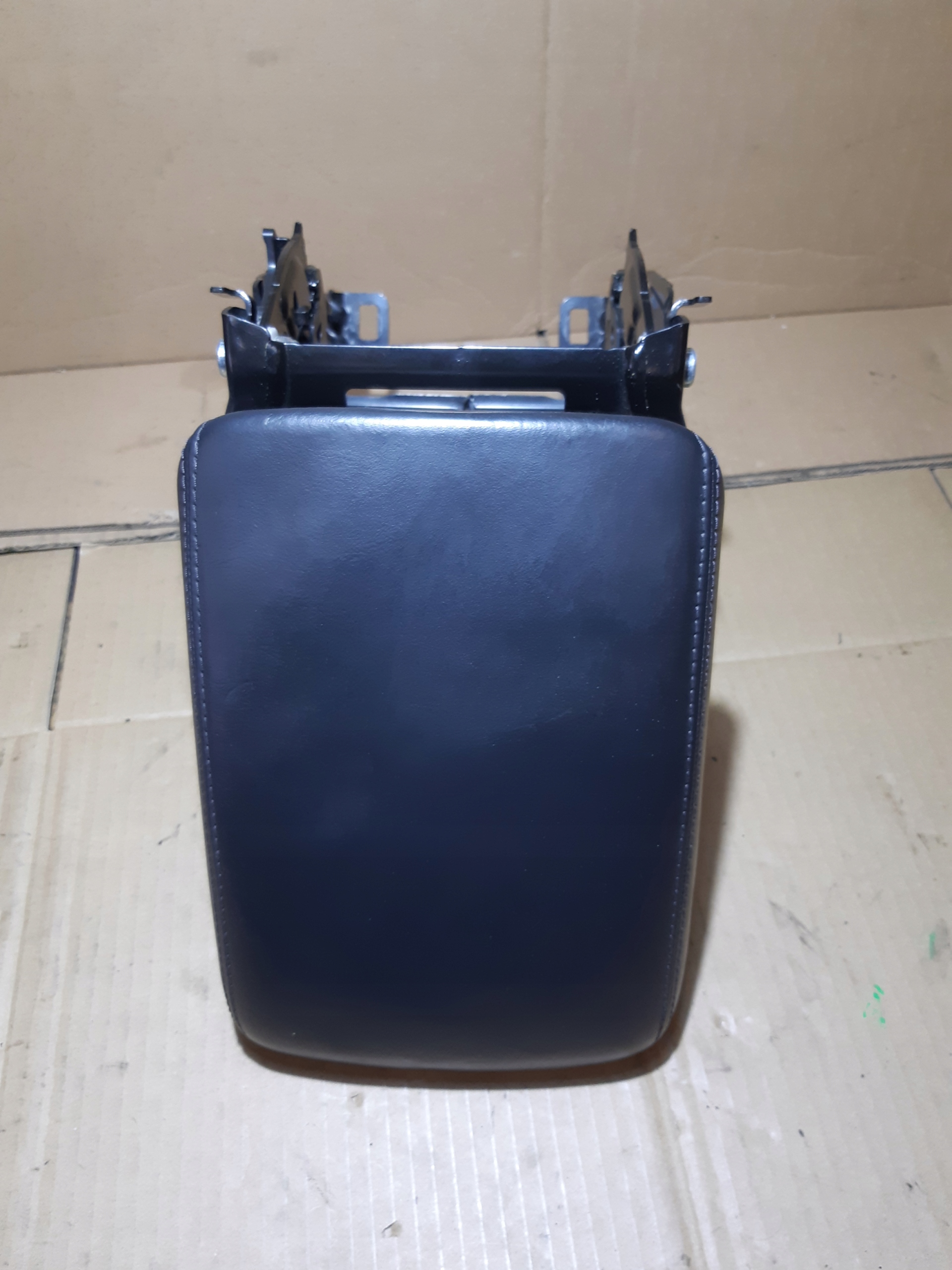 AUDI A5 8T A4 B8 TUNEL armrest central leather 8K0864283
