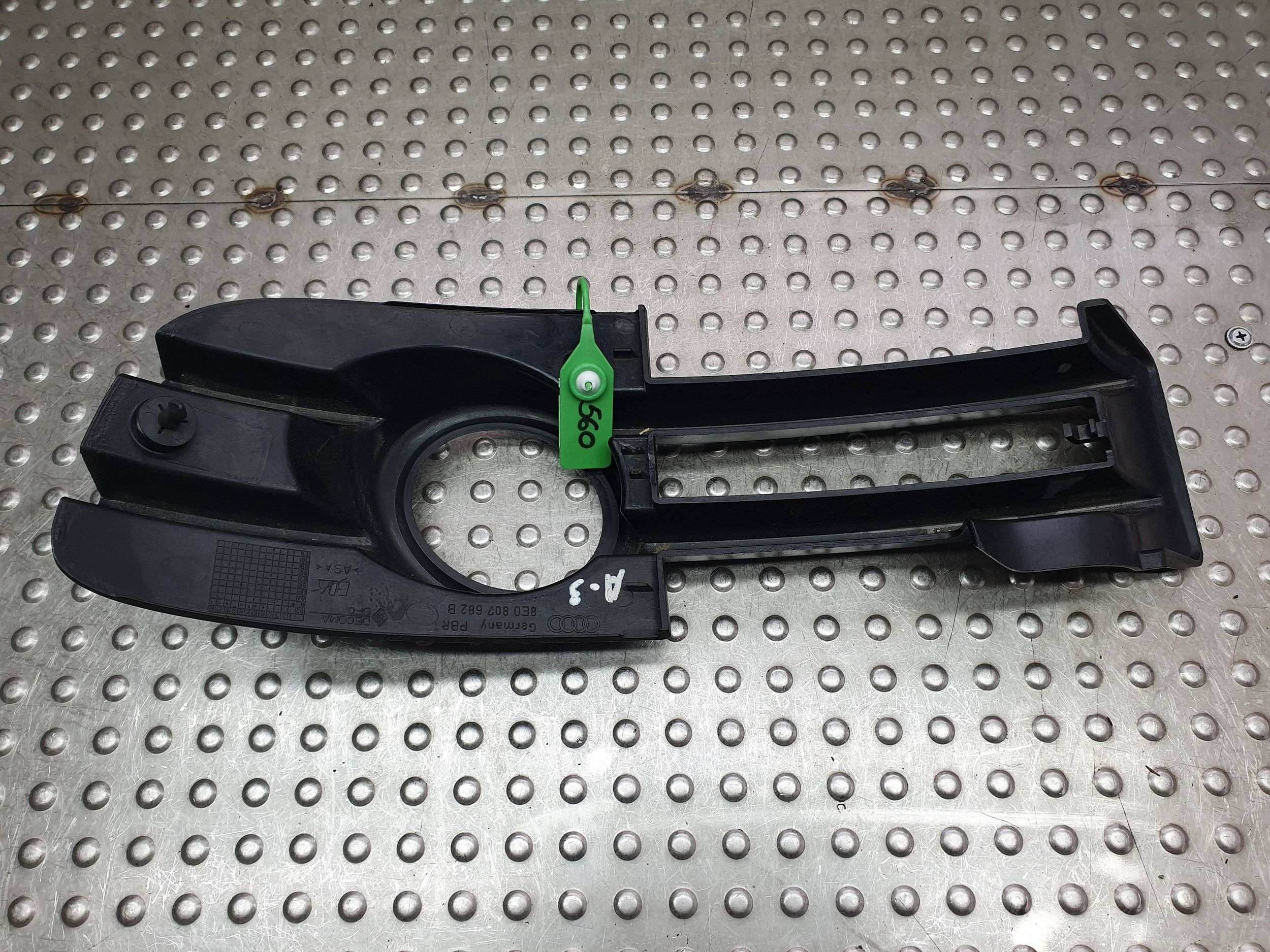grille grid of a bumper right front original 8E0807682B AUDI S4 B6