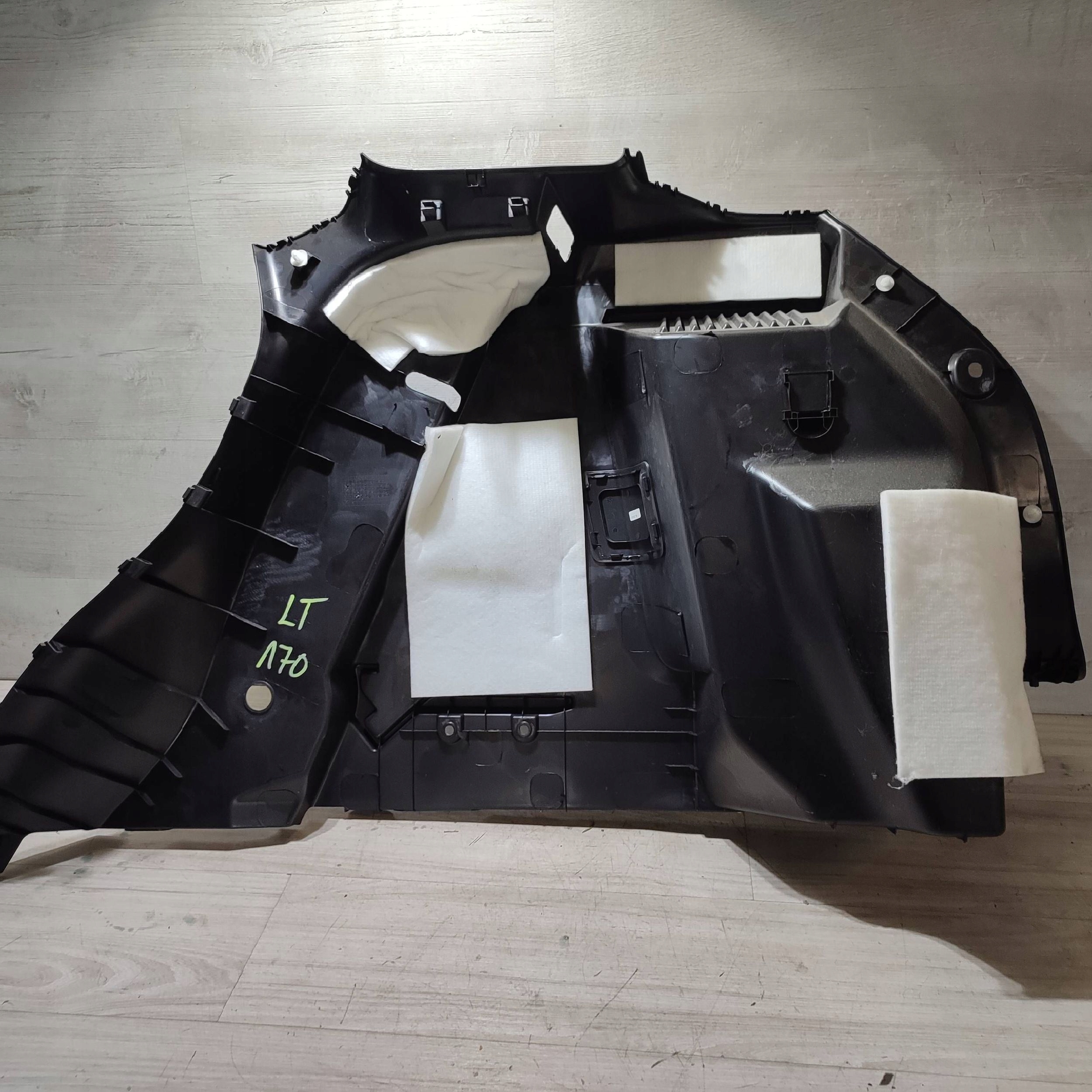 boot upholstery rear part side left Suzuki Vitara (LY) 7628154P0