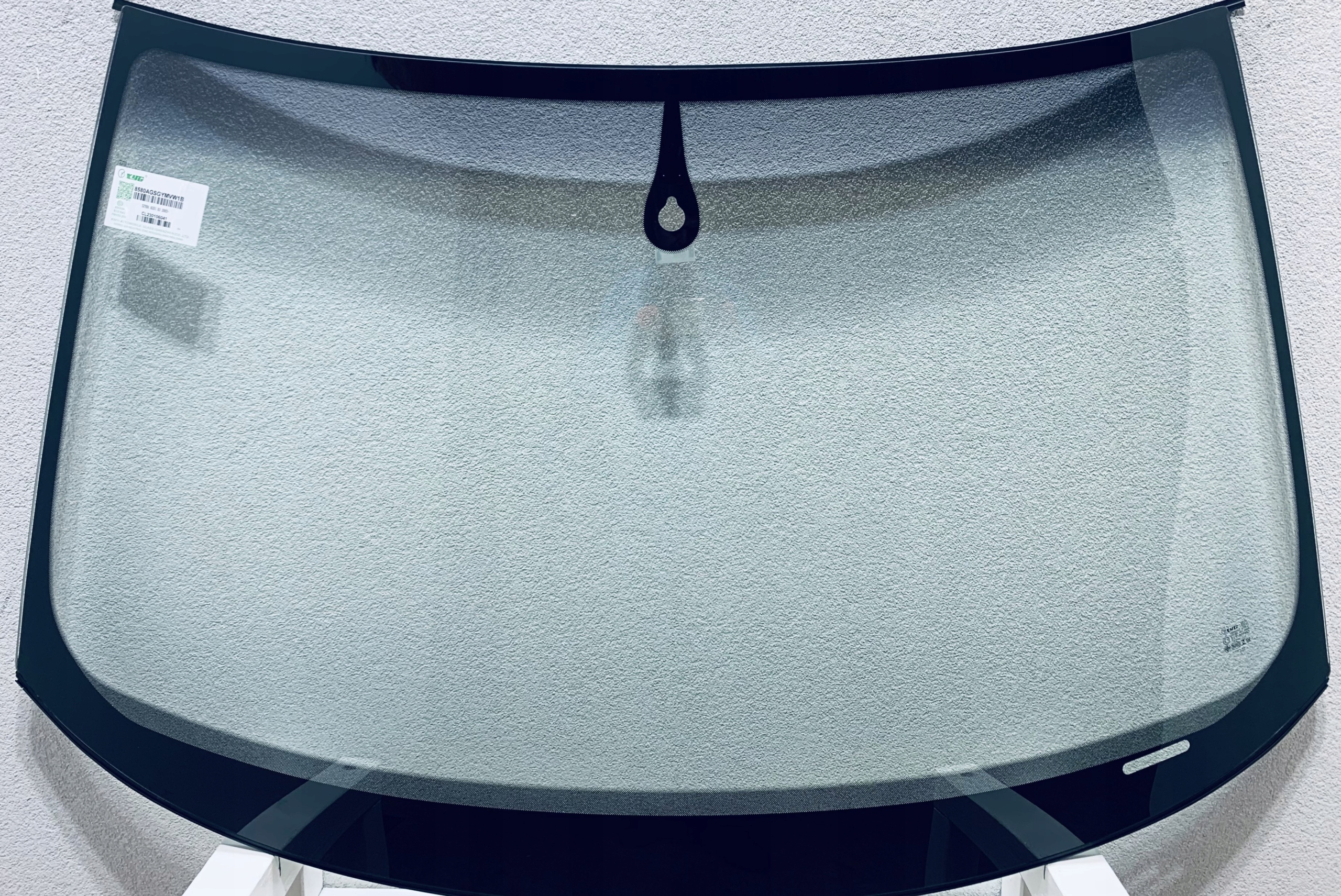 Стекло ветровое НОВОЕ AUDI A3p 2003- ДАТЧИК