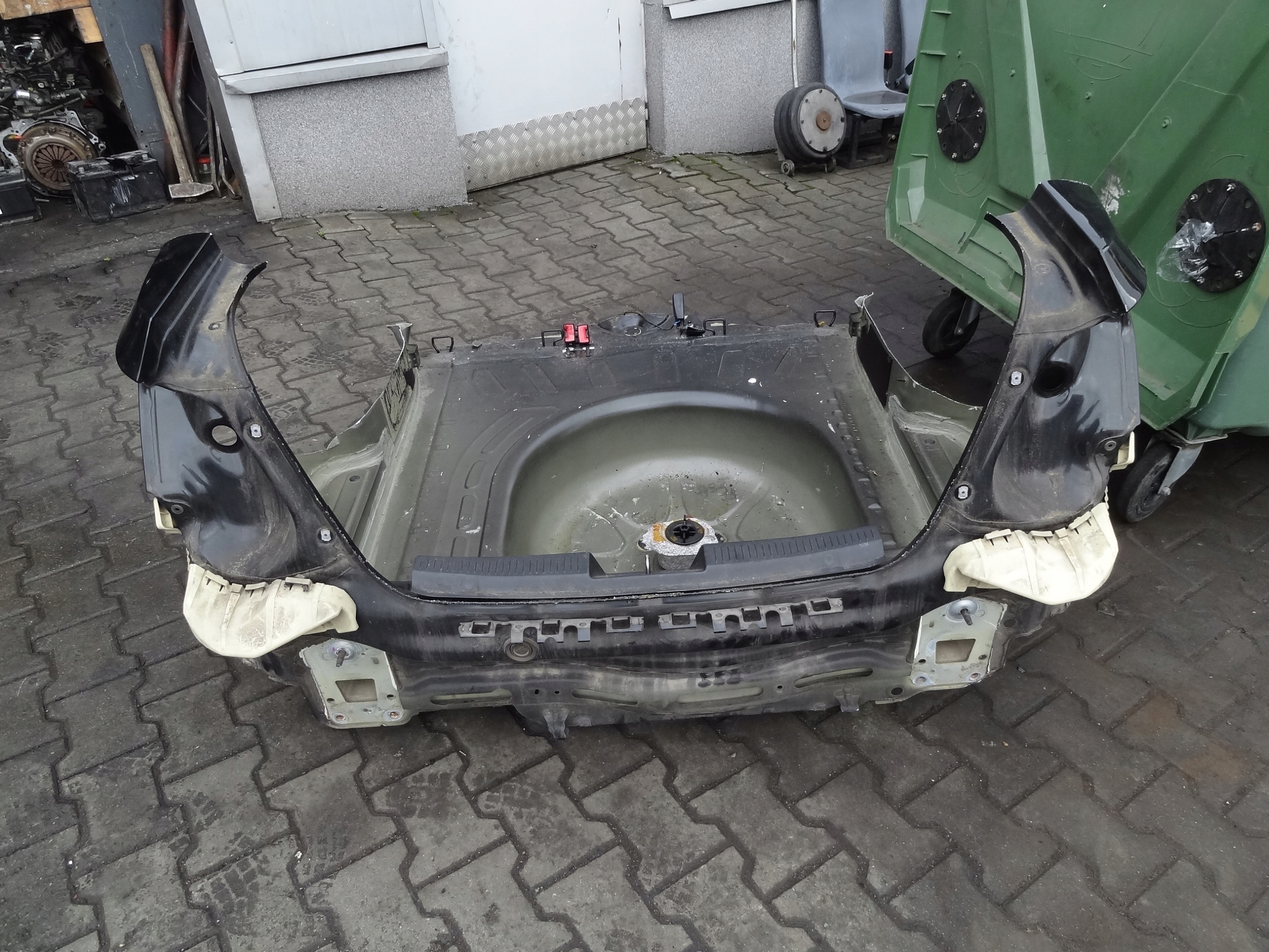 CHEVROLET AVEO T300 2011 SEDAN PAS TYLNY Z PODLOGA Producent części Chevrolet OE