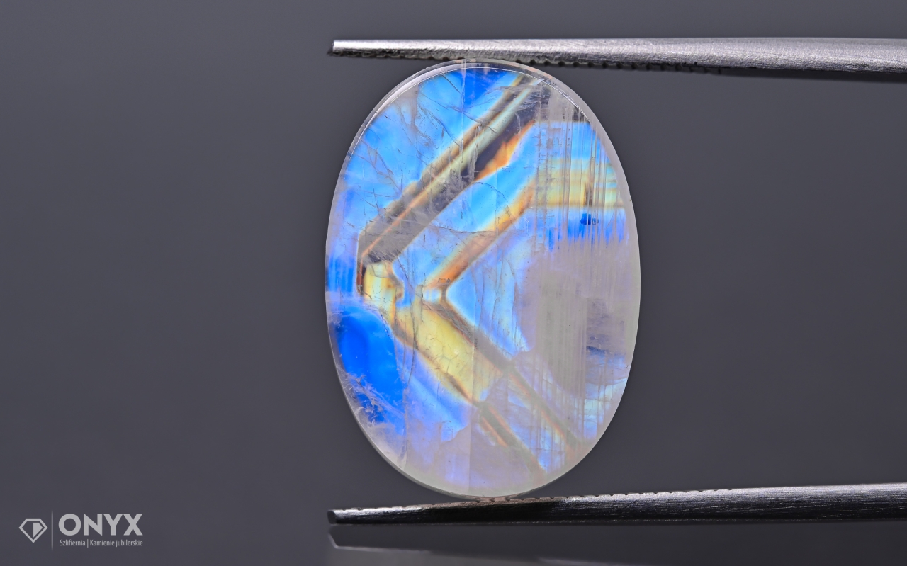 Měsíční kámen mělký ovál 18x13 mm