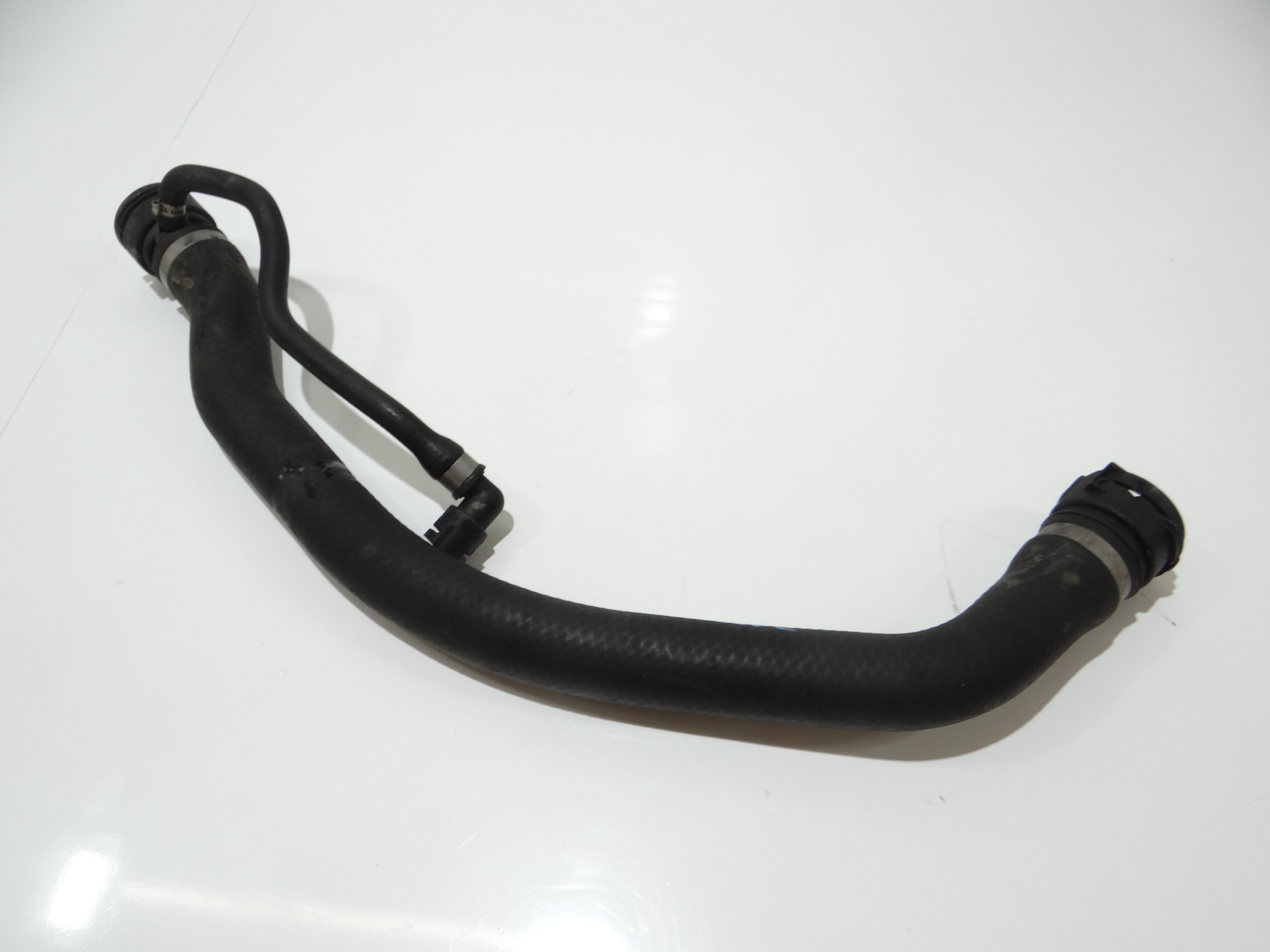 vedení hadice vody BMW E60 E61 256D2 OE (4822485)