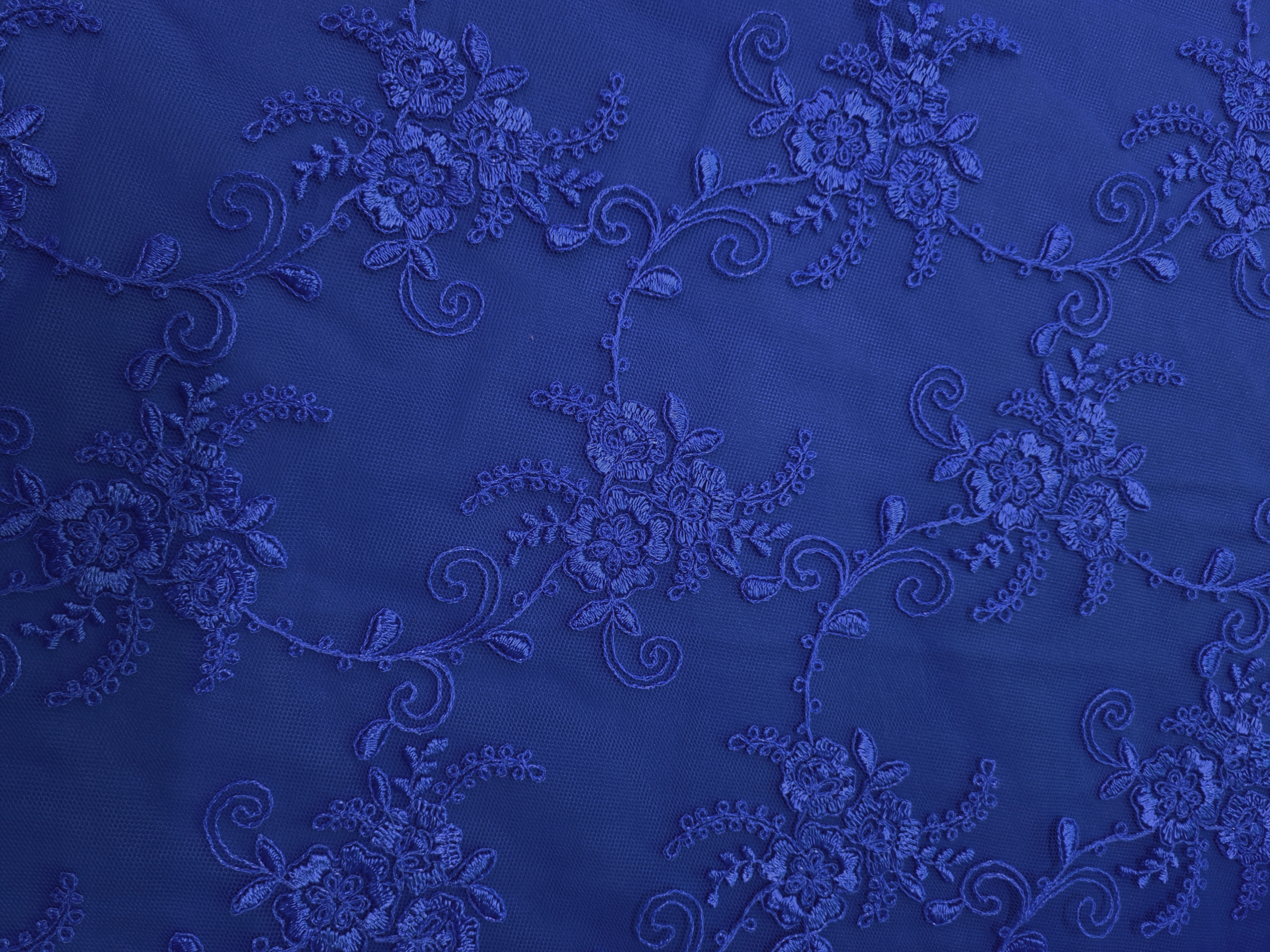 Látka na šaty Gipiura Premium safírová