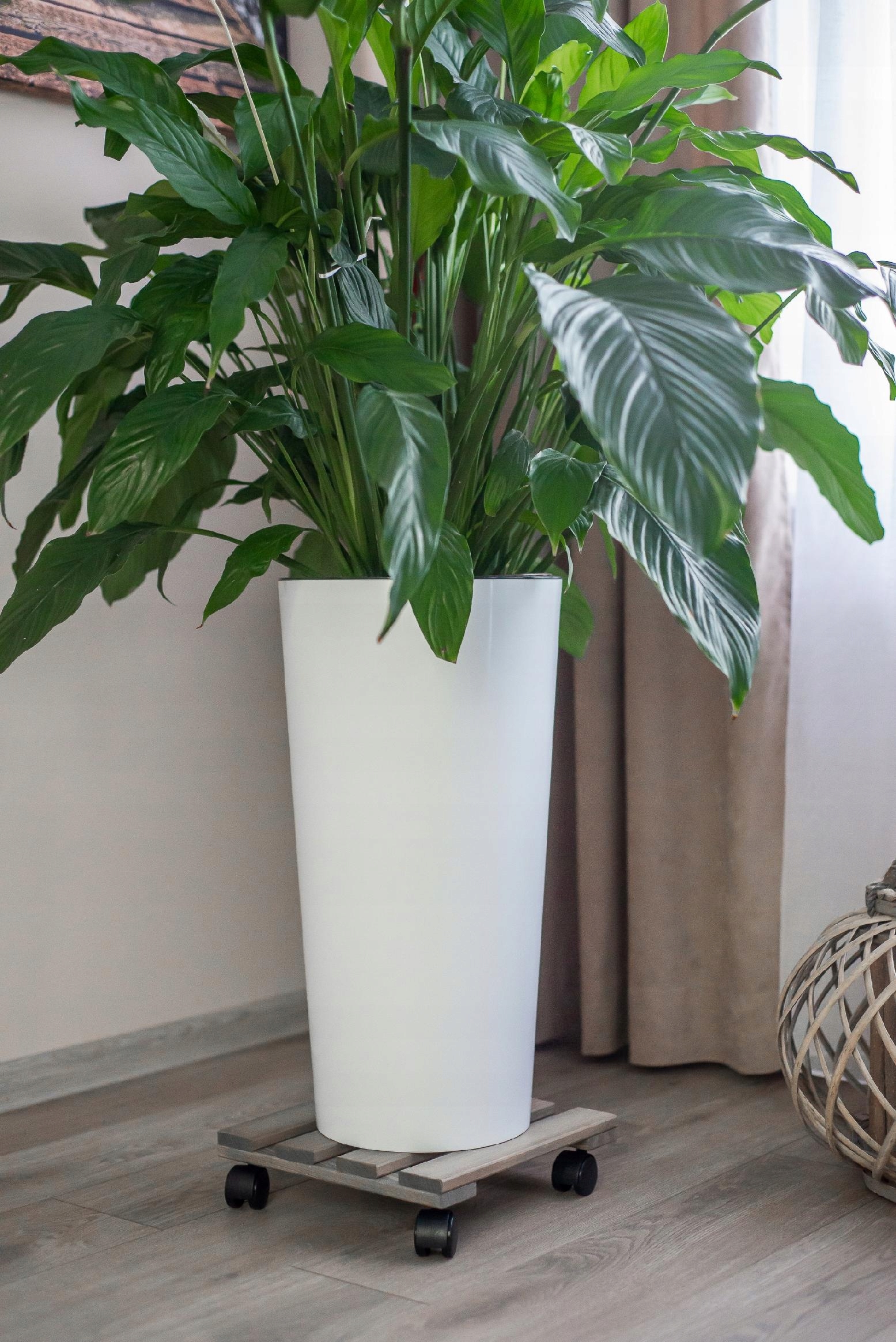 PODEST PODSTAWKA DREWNIANA POD KWIATEK DONICĘ DONICZKĘ NA KÓŁKACH SOLIDNA Materiał wykonania drewno