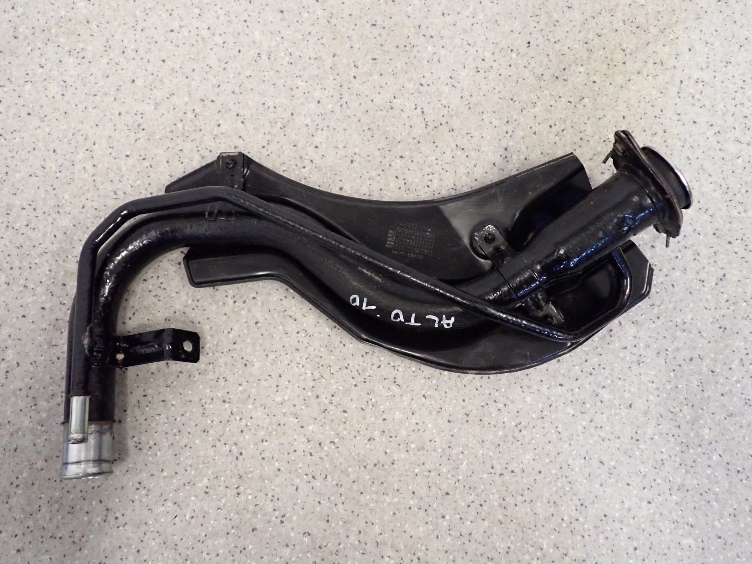 SUZUKI ALTO NISSAN PIXO BENZYNA 09- RURA WLEWU PALIWA