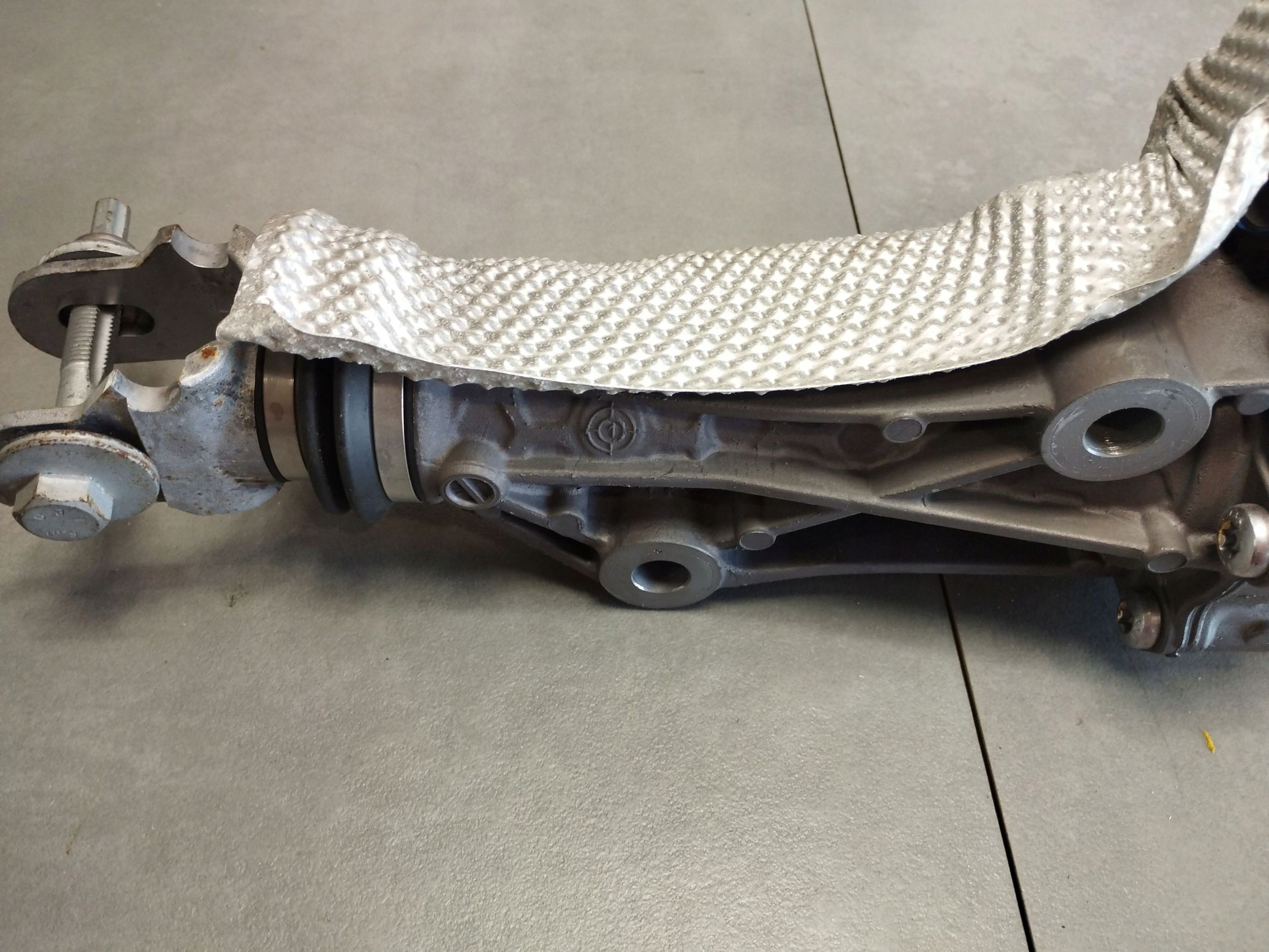 Audi A6 Allroad C8 2022 control axis SKRETNA rear part 4N0501055L