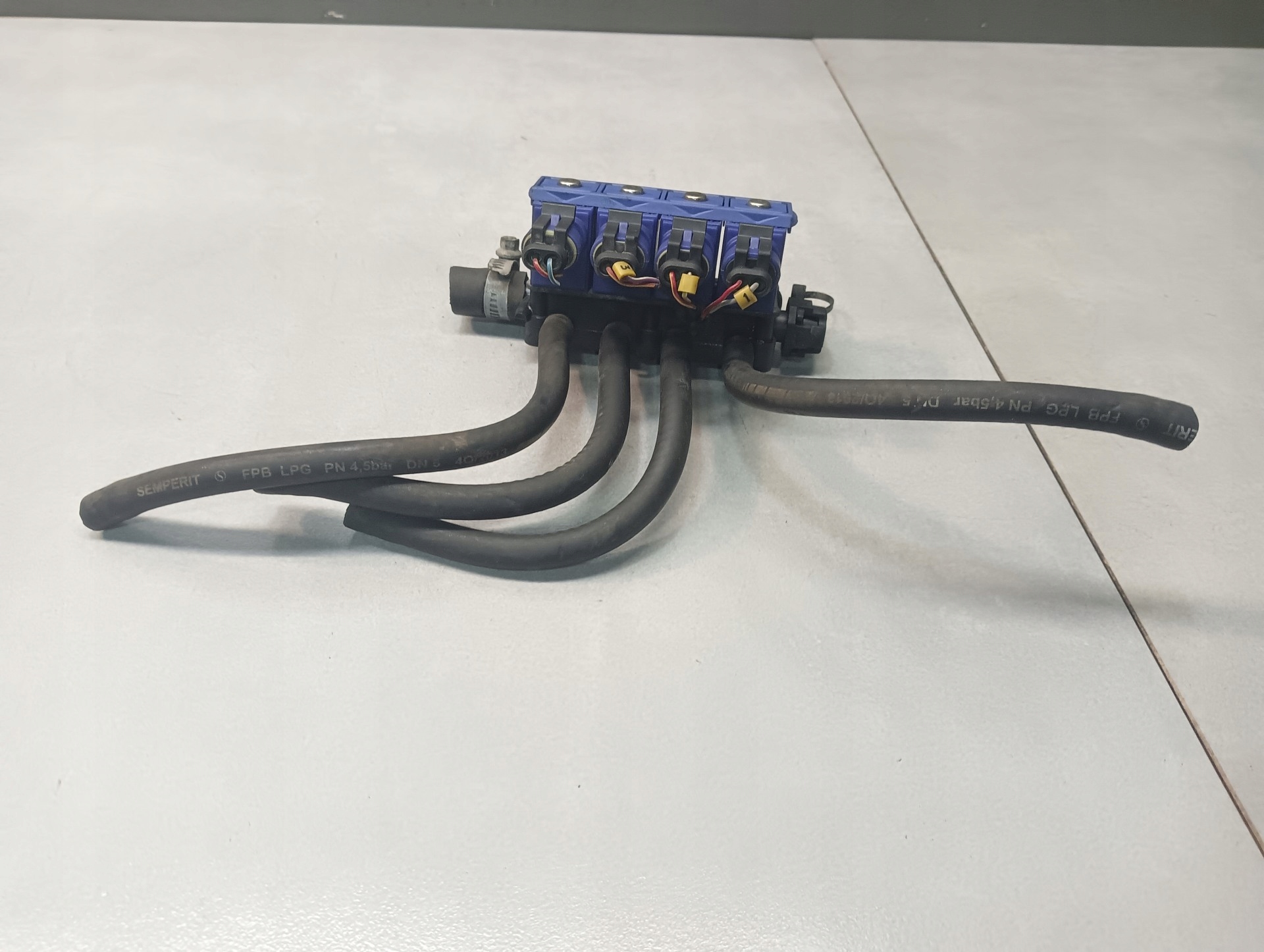 injection ramp gas FORD FOCUS and 1.6 16V 110R-00