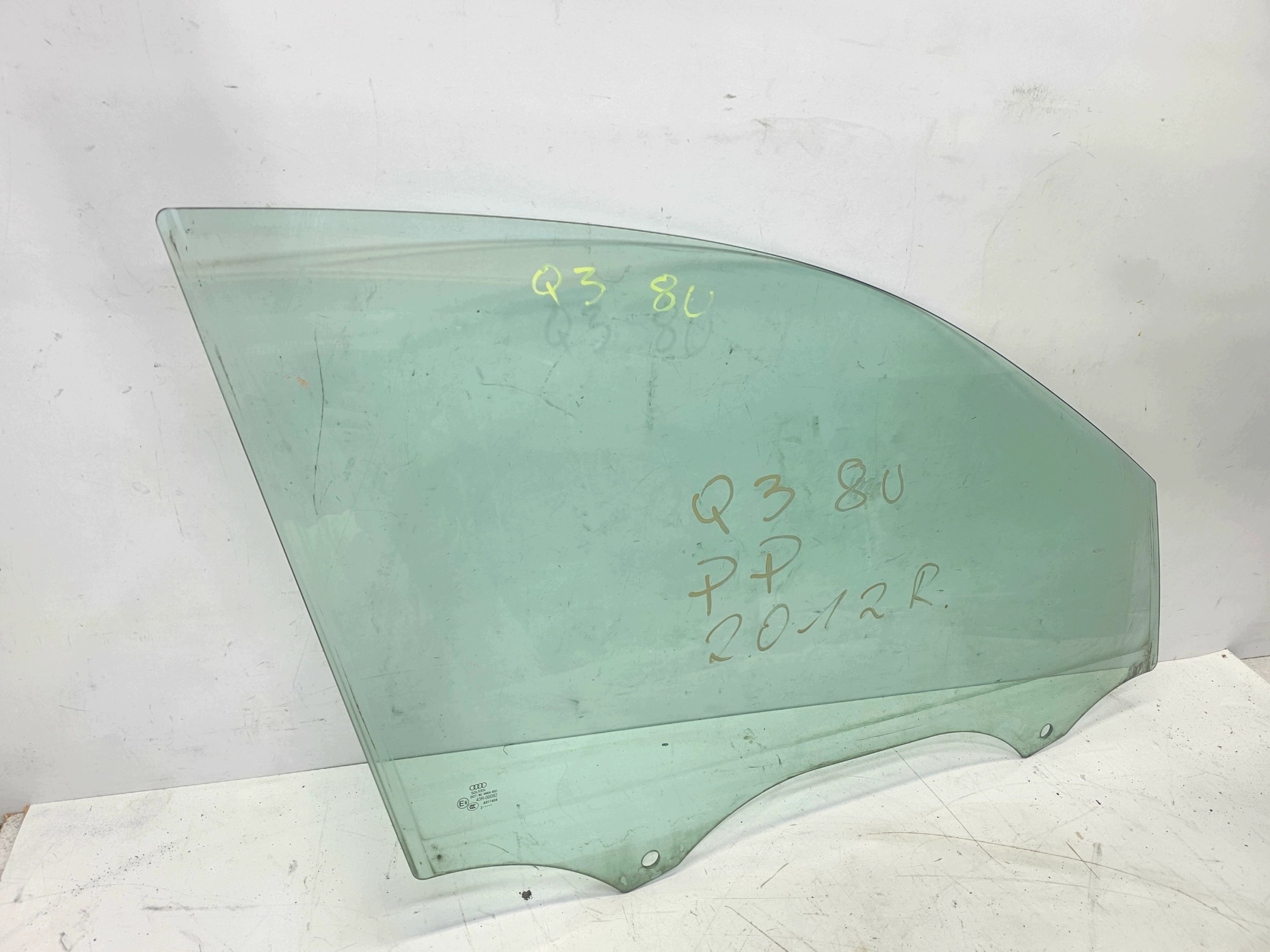 window side door right front AUDI Q3 8U 2012 year 8U0845202