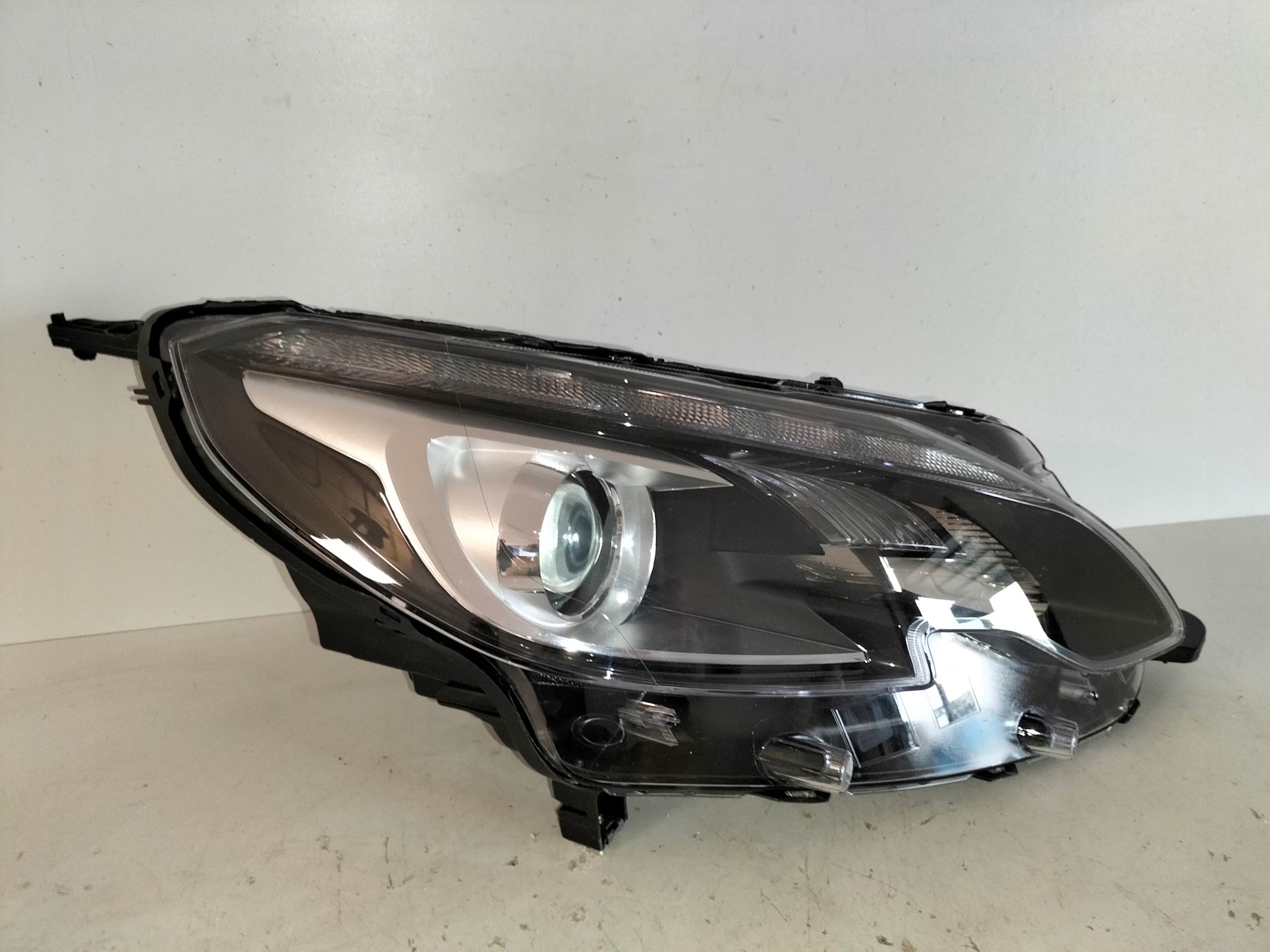 light front reflektor right PEUGEOT 2008 and LIFT 16-19