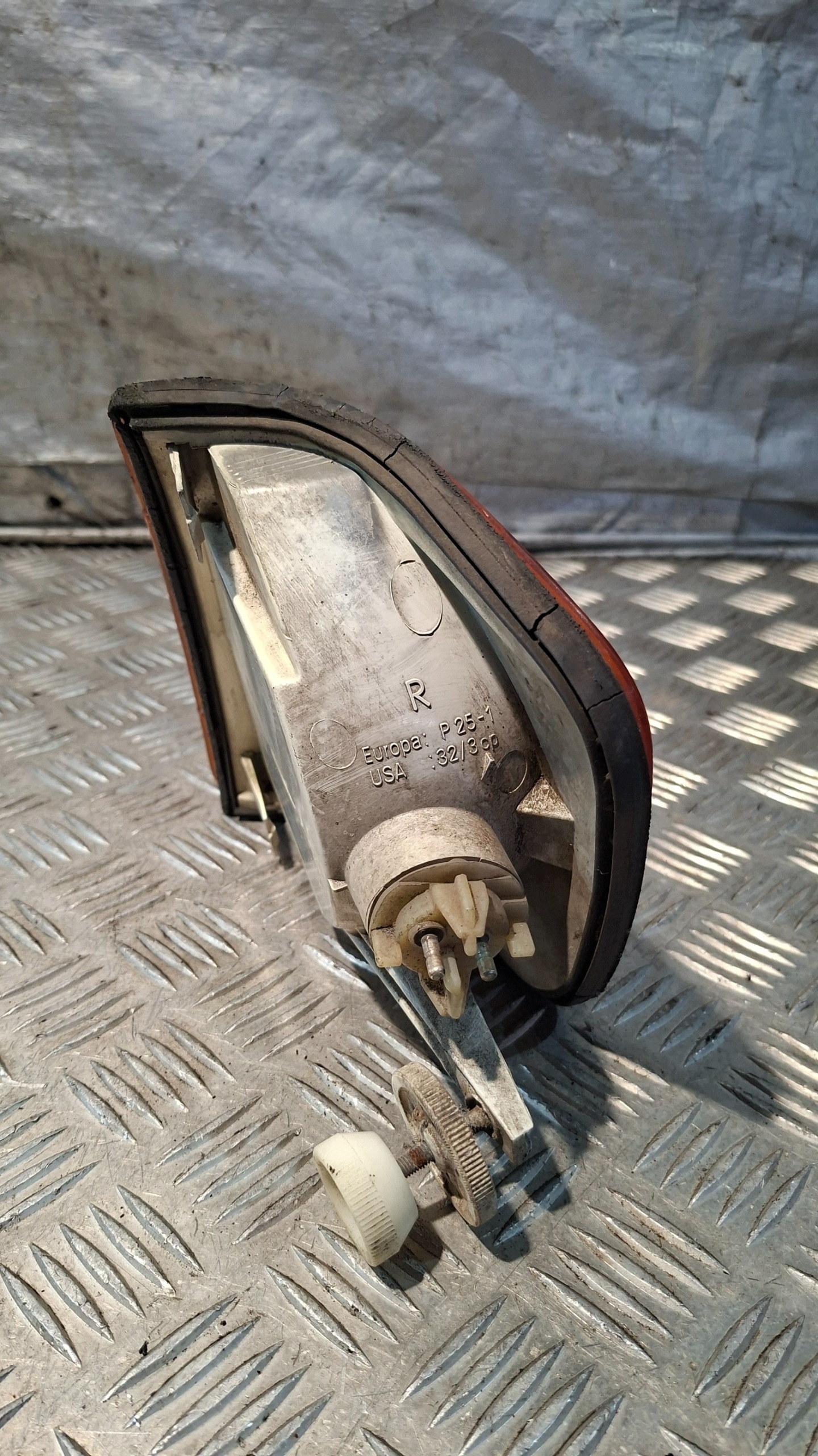 indicator right front MERCEDES W126