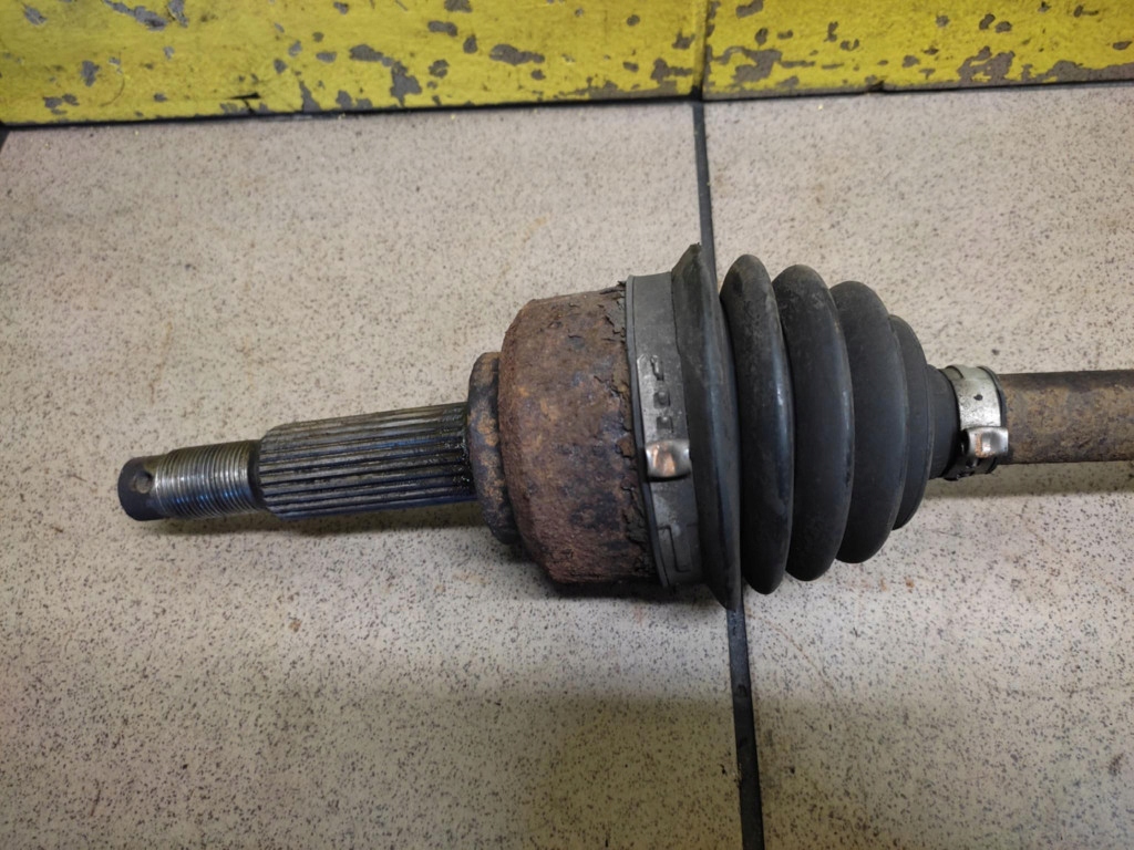CHRYSLER PACIFICA 3.3 semi-axis left rear part P05110028AA