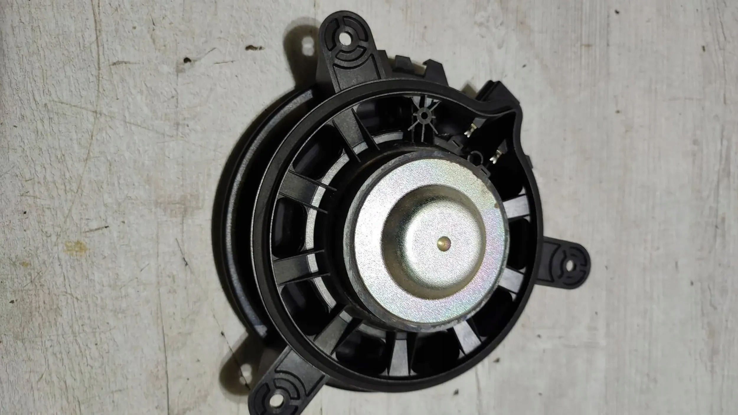Volvo V40 II 2018r speaker