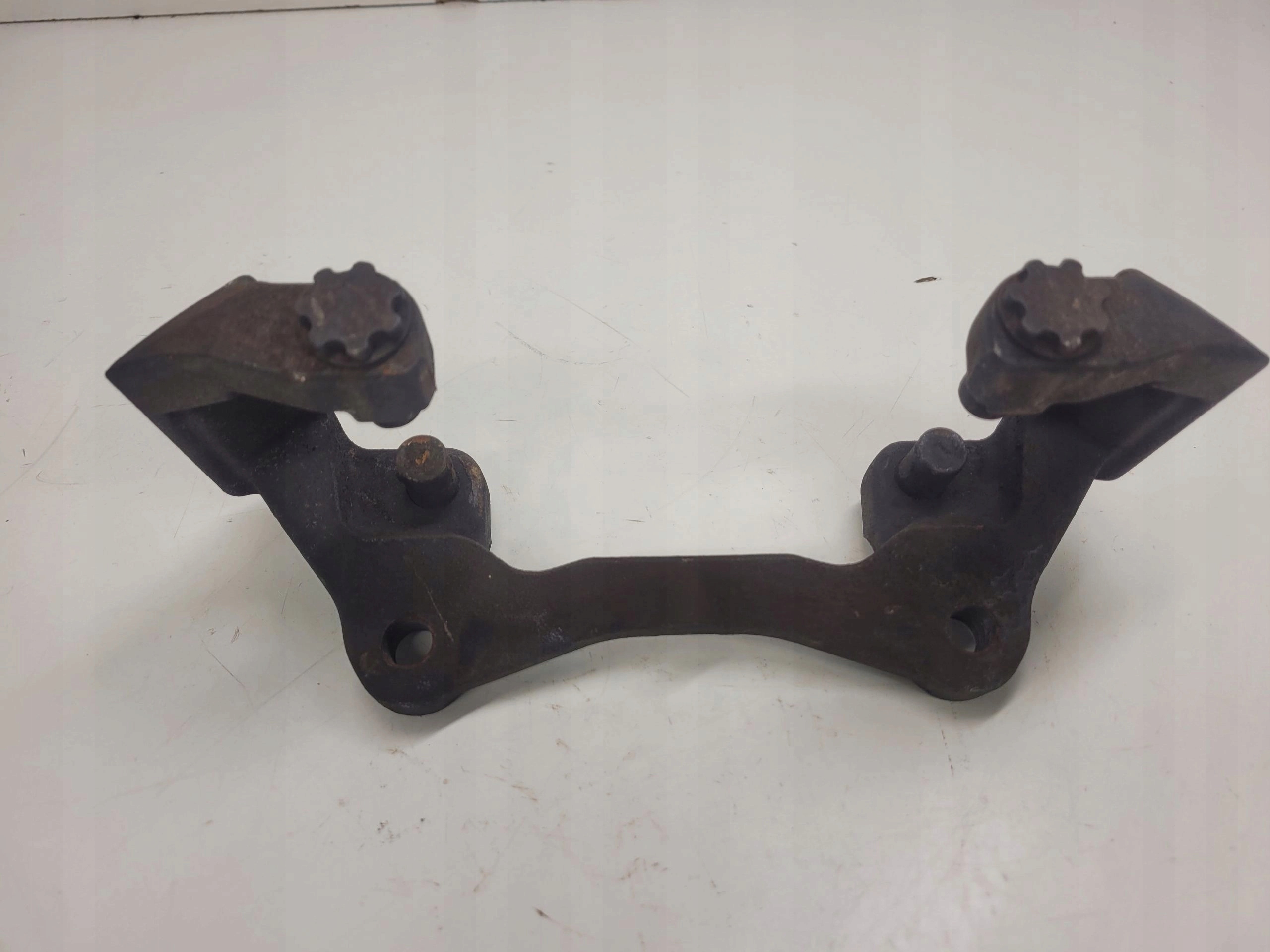 JARZMO třmenu předek AUDI A6 C7 A4 A5 6597B