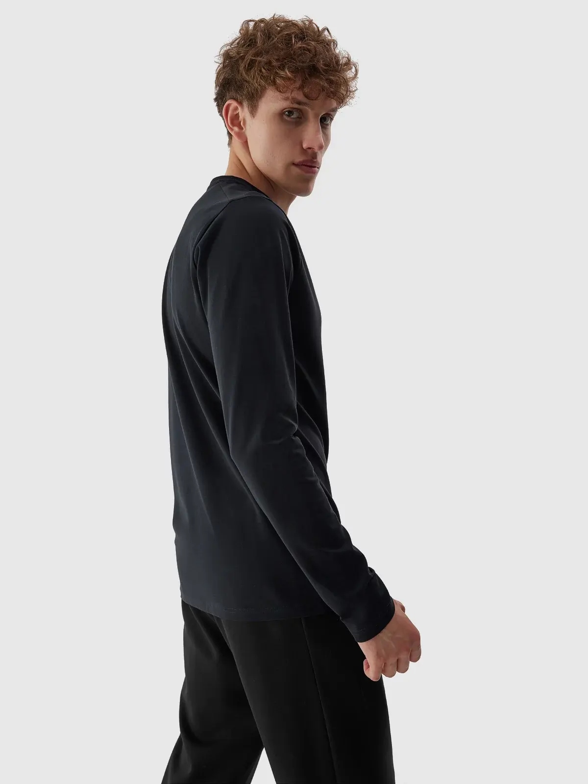 KOSZULKA MĘSKA 4F DŁUGI RĘKAW BAWEŁNA AW23M155 Dekolt okrągły