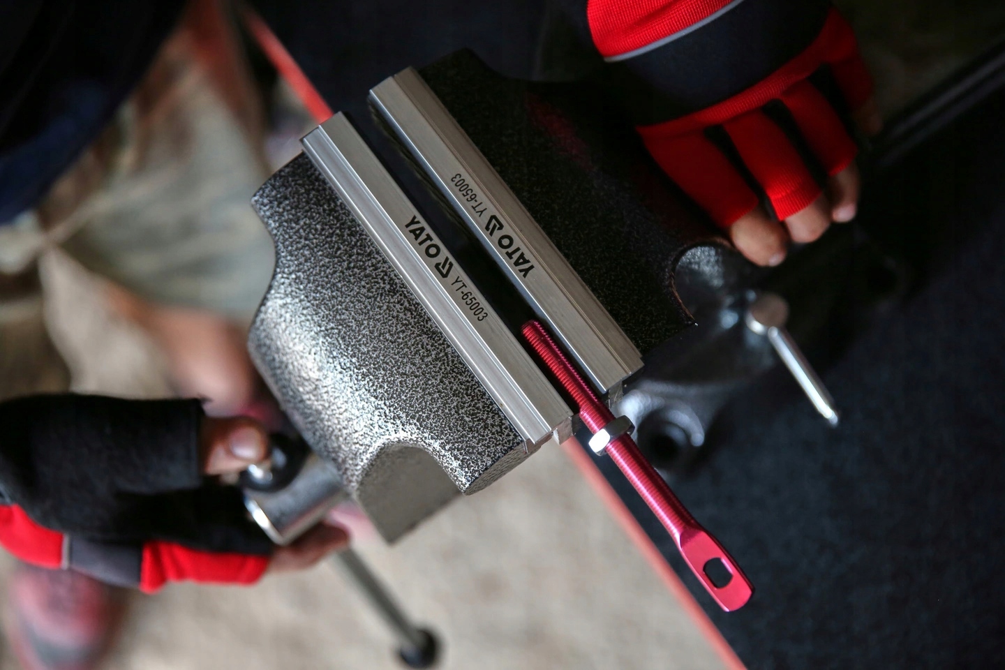 IMADŁO ŚLUSARSKIE OBROTOWE Z KOWADŁEM 200mm Rodzaj imadła obrotowe