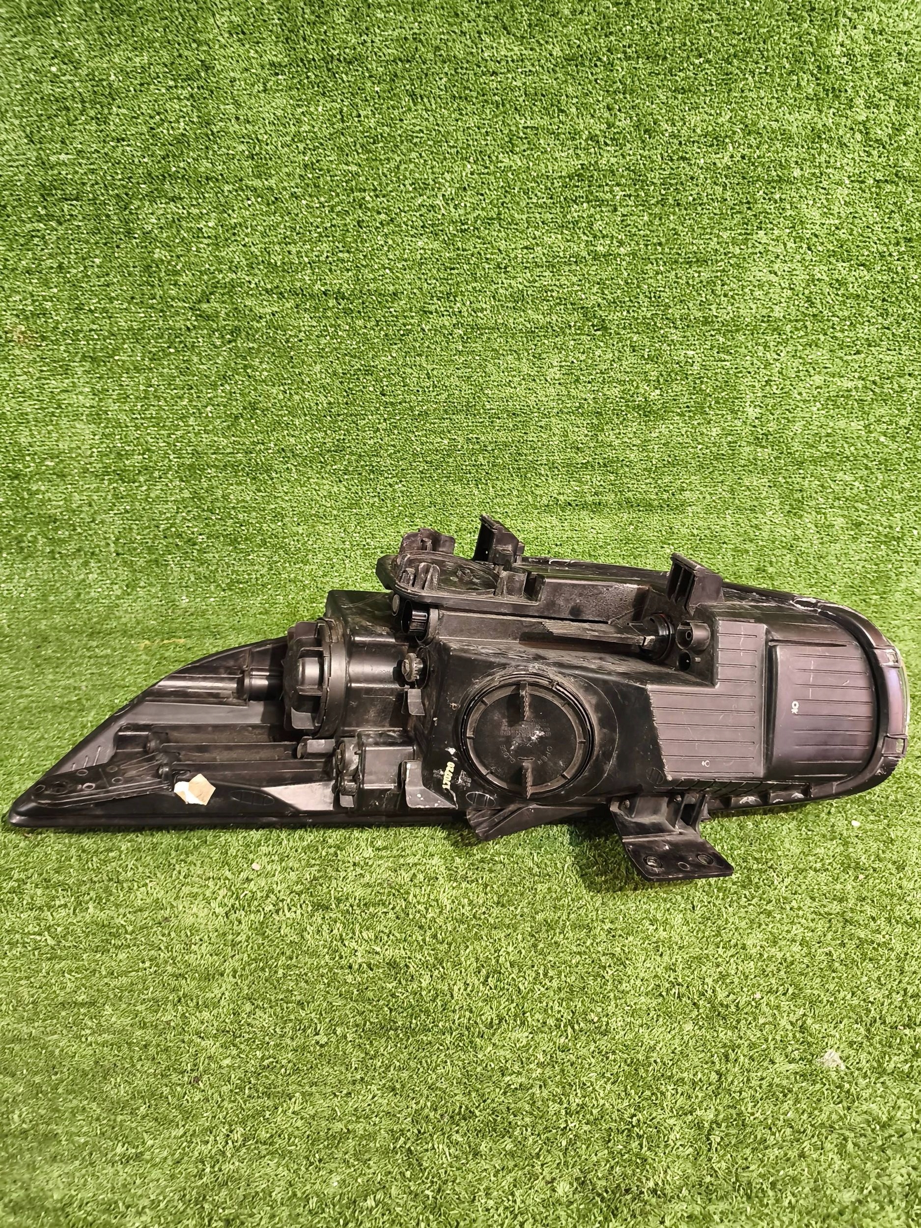 REFLEKTOR right front KIA CARENS IV 13- lens NR.999