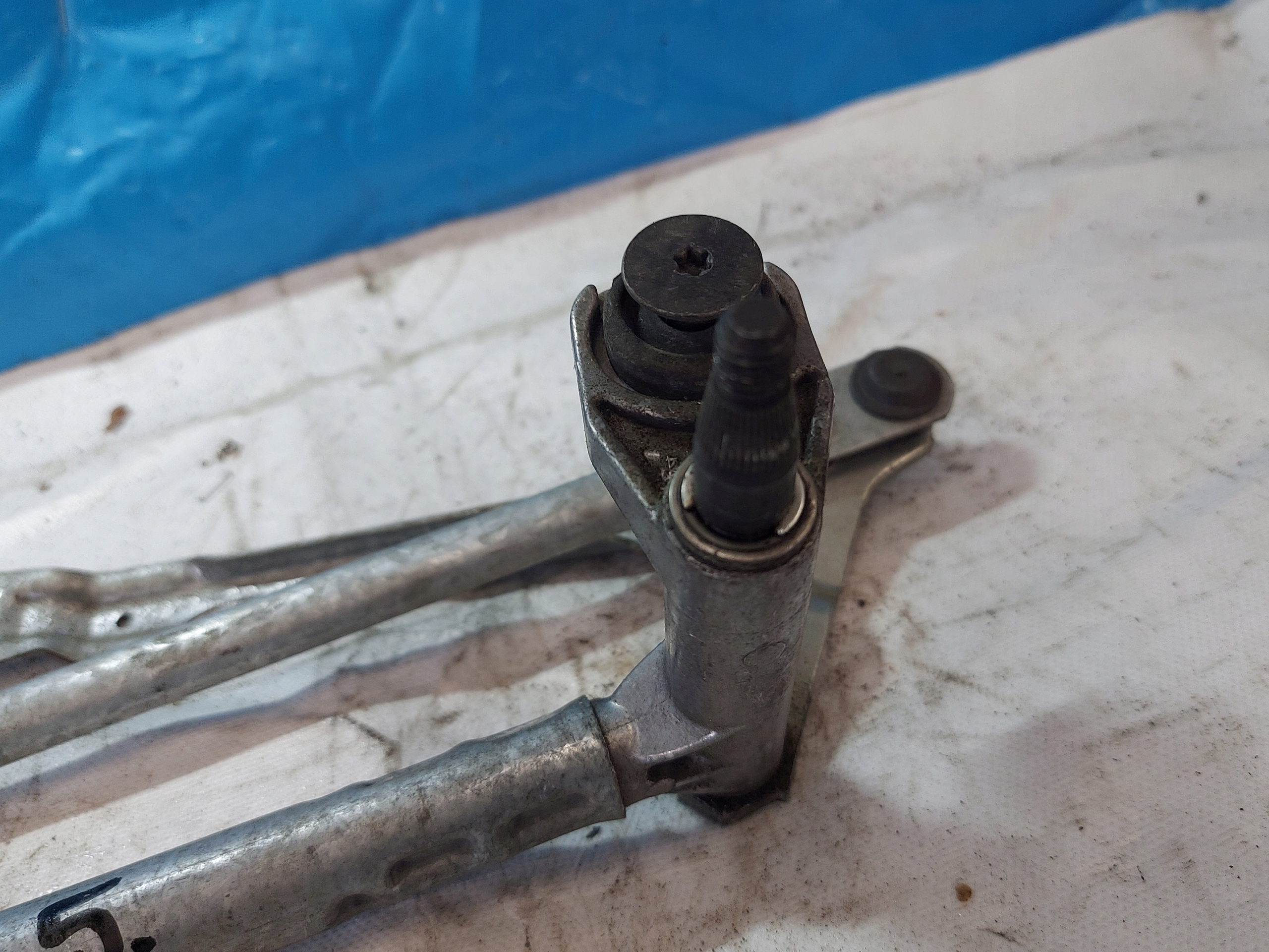 wiper mechanism VW GOLF 1K1955023D front