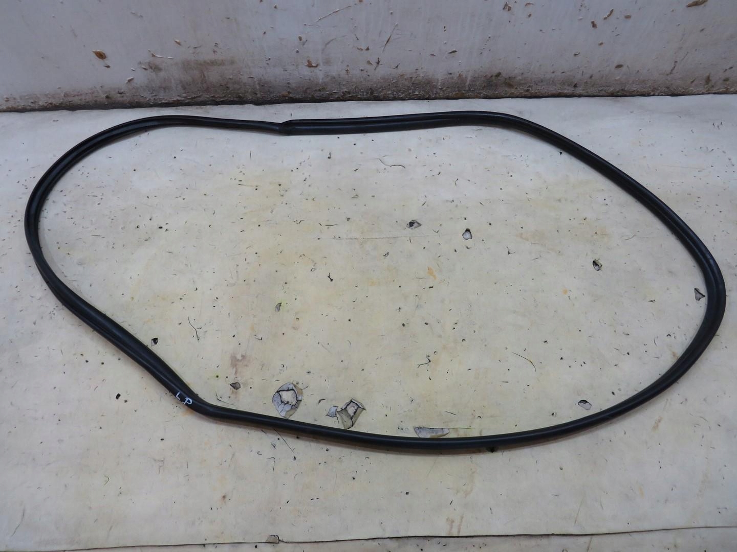 USZCZELKA DRZWI LEWY PRZÓD AURIS II