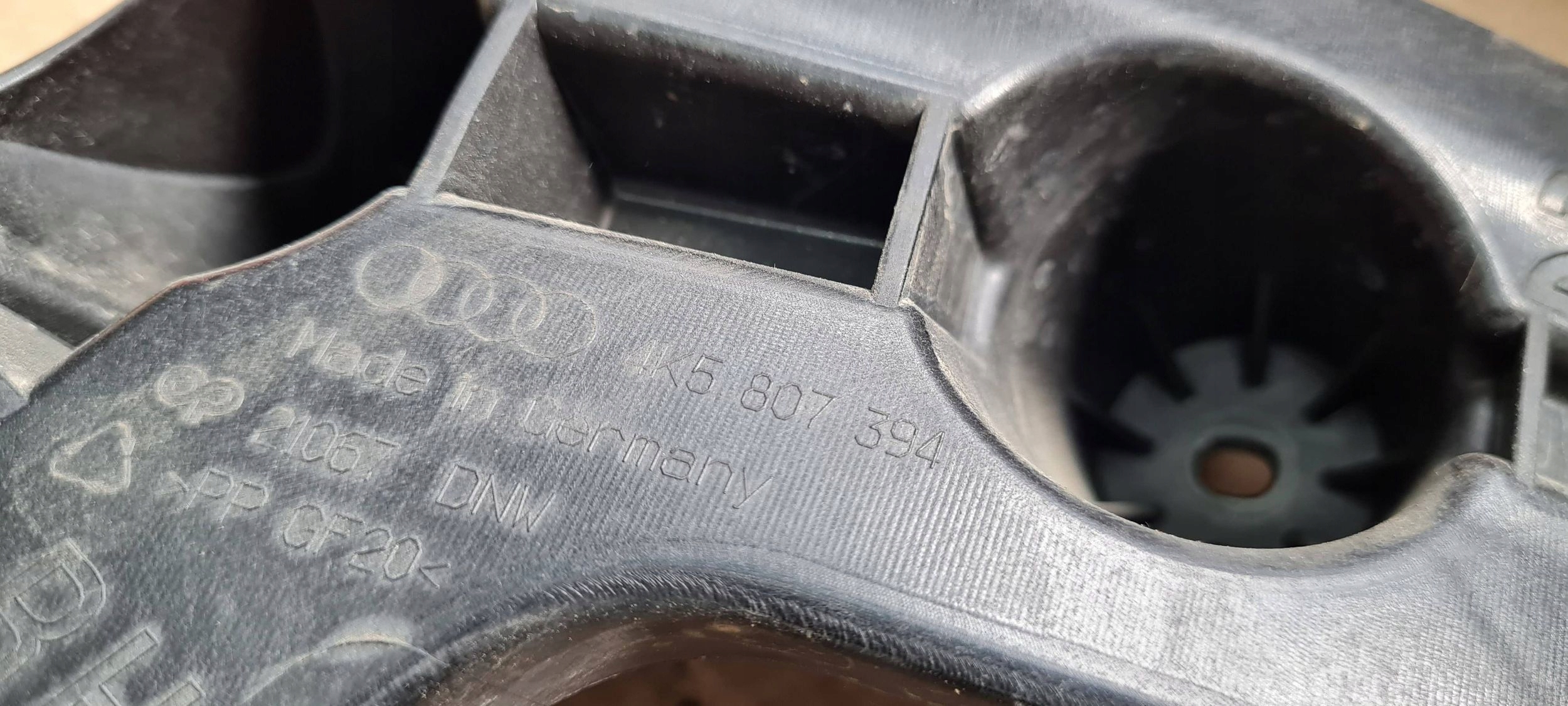 A6 C8 4K Support Poignée Support plaque Pare choc Arrière Berline 4K5807394