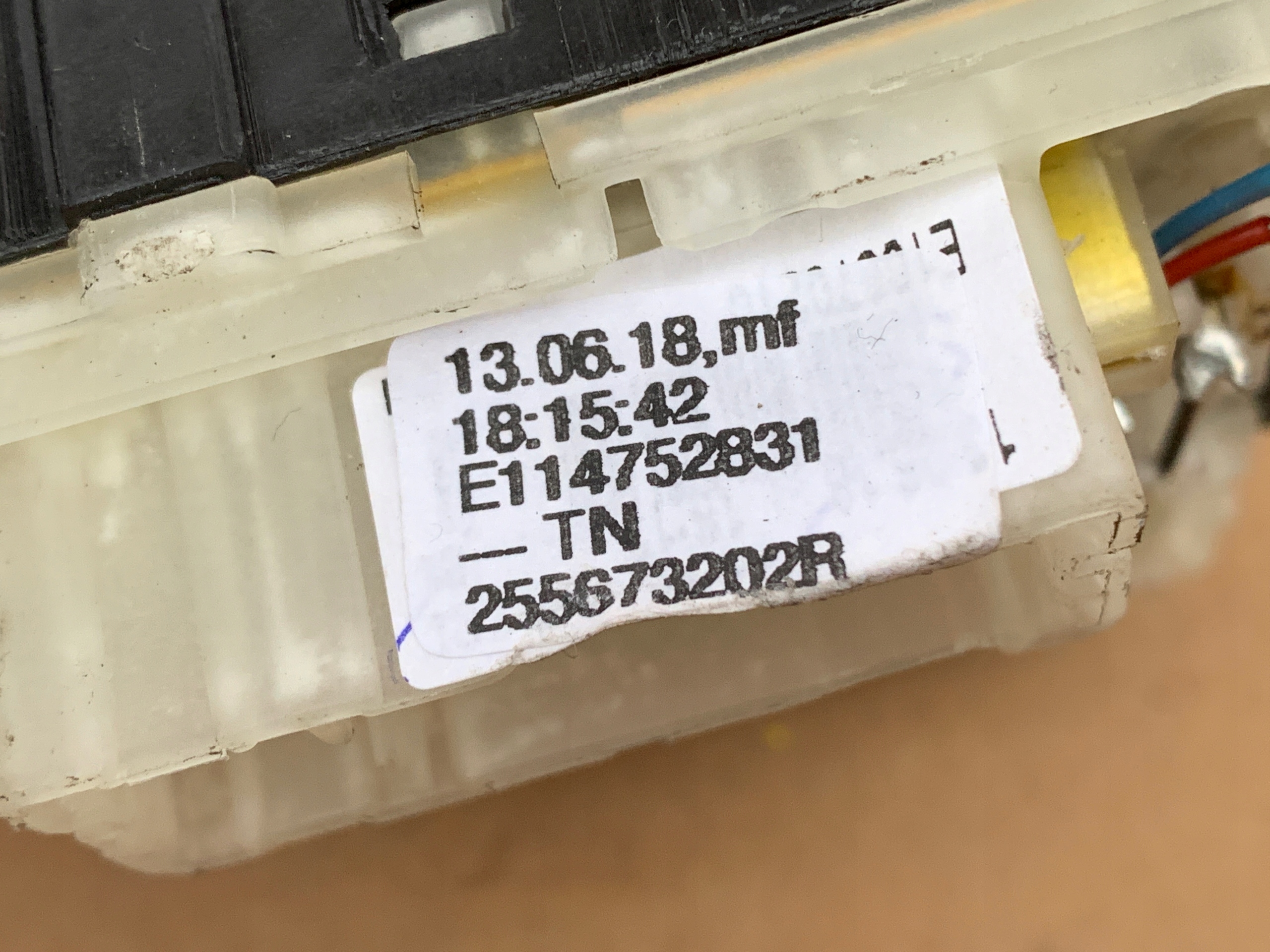PRZEŁĄCZNIK WYCIERACZEK RENAULT CLIO IV CAPTUR 255673202R Typ samochodu Samochody osobowe