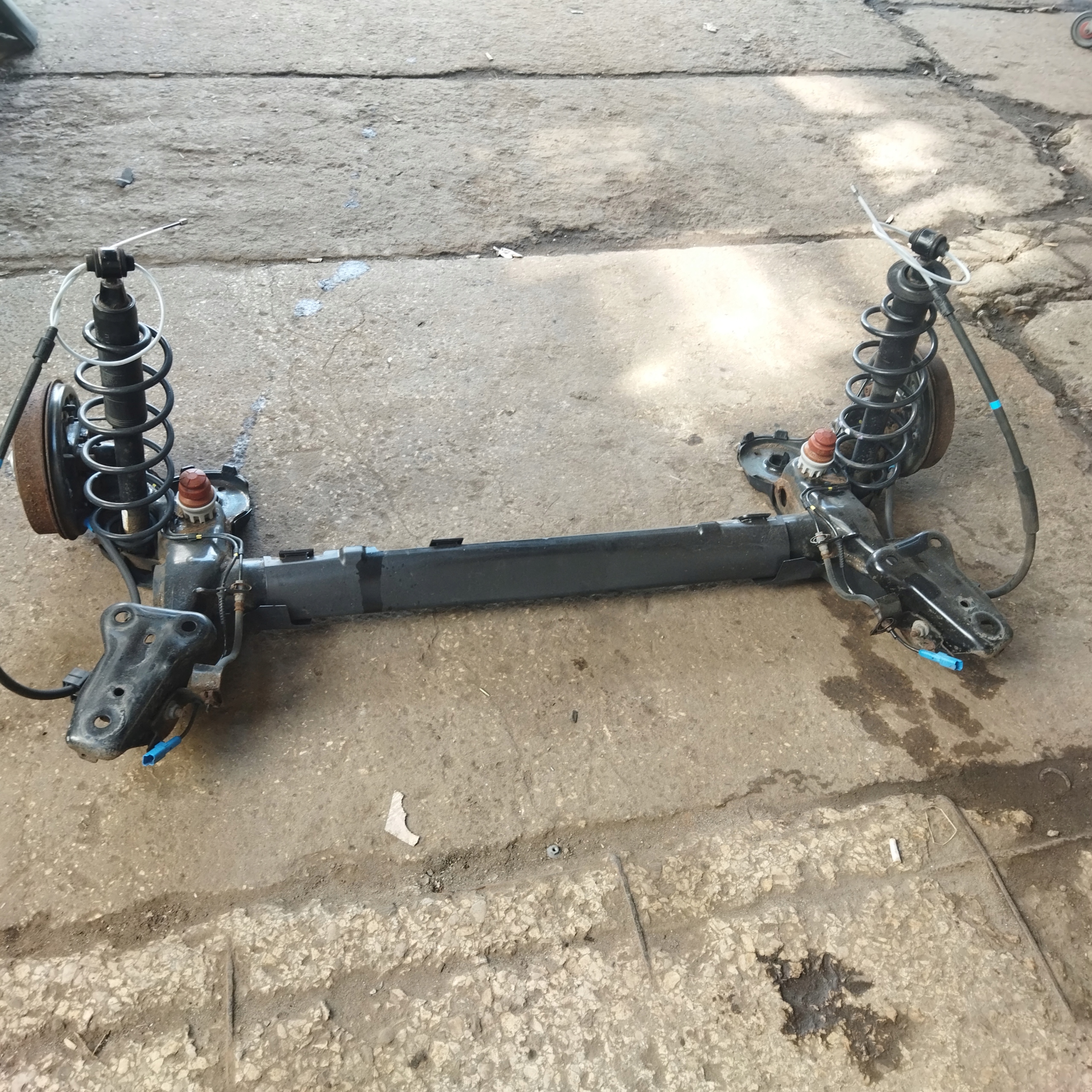 CITROEN C3 III BELKA ZAWIESZENIA OŚ TYŁ