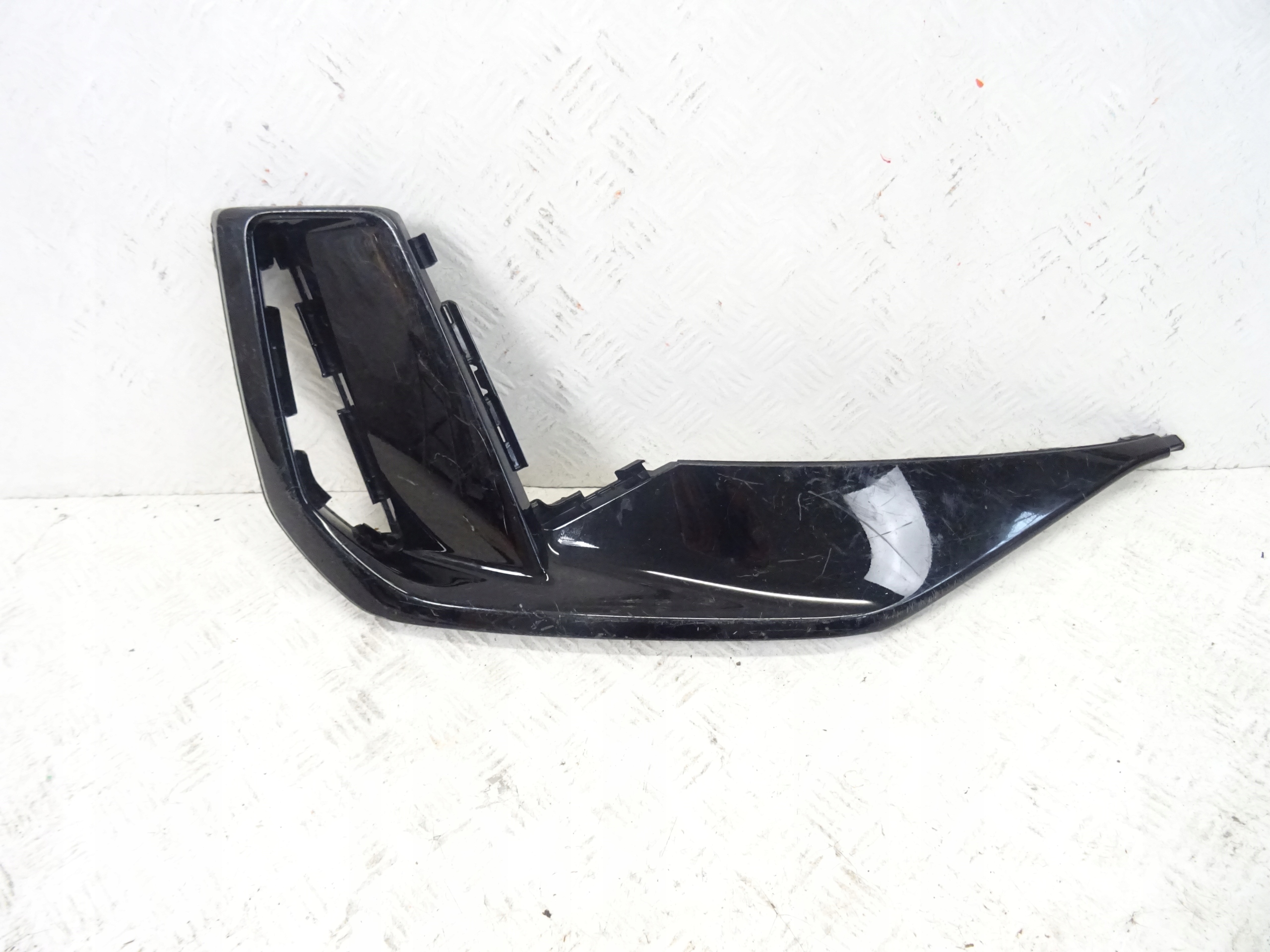 grid of a bumper front front right AUDI Q6 E-TRON S-LINE 85H807968