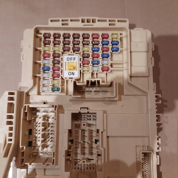 SKRZYNKA BSI BEZPIECZNIKÓW KONA 1.6 91950-J9080 Producent części Hyundai OE