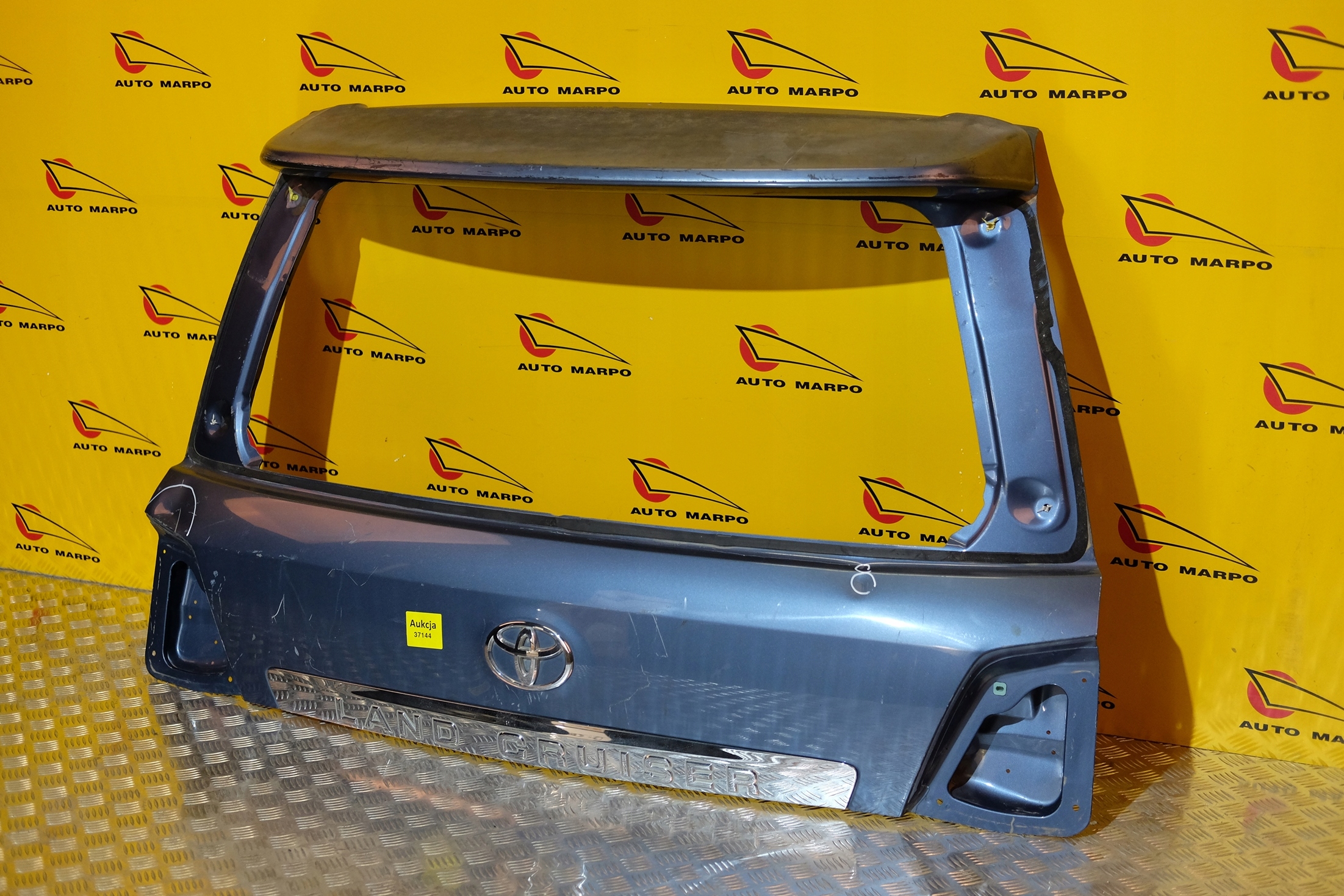 TOYOTA LAND CRUISER 200 V8 2007- KLAPA TYŁ SPOILER Typ samochodu 4x4/SUV Samochody osobowe