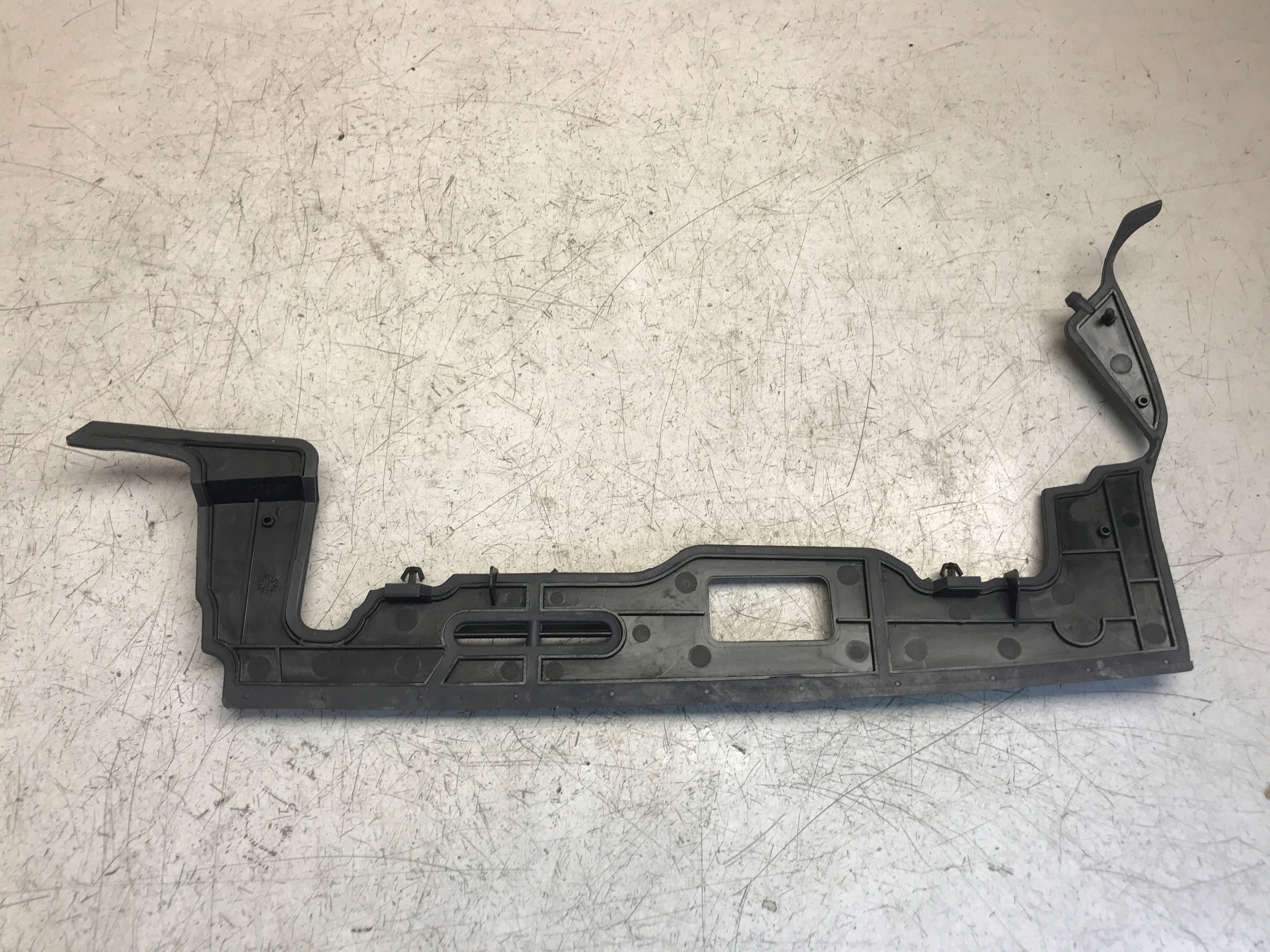 WYPELNIENIE BLOTNIKA LEWY TYL SCENIC II 8200186631 Car type Passenger cars