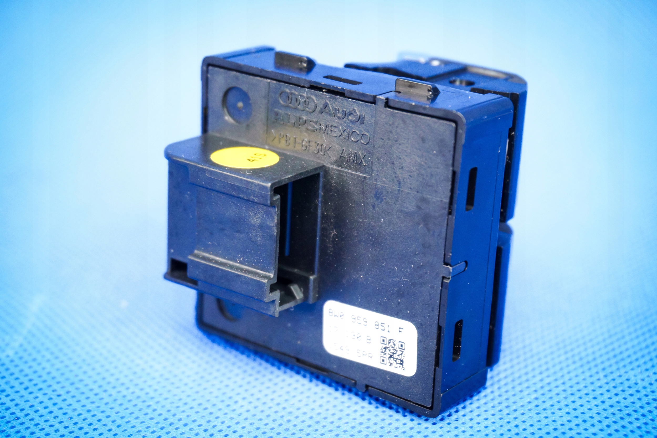 switch windows rear part Audi Q8 4M8 8W0959851F