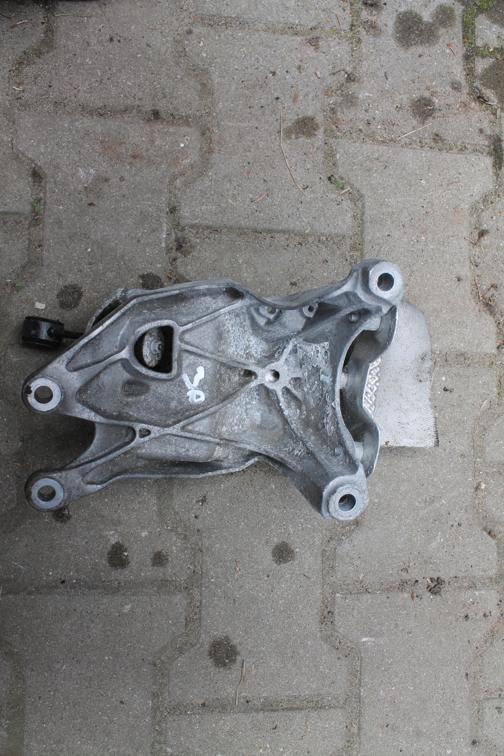 30. supporto Supporto motore staffa fissaggio 4M019987AL