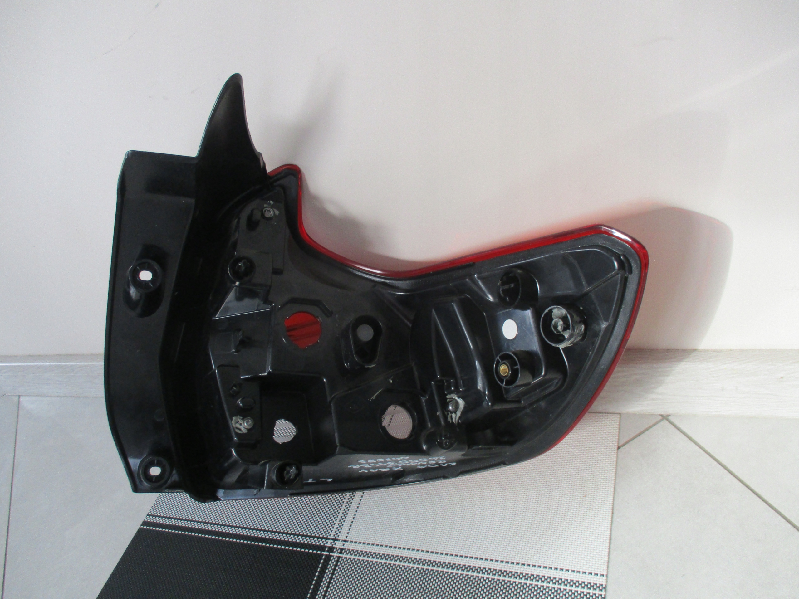 Lampa lewy tył Łada XRAY 265553443R Strona zabudowy lewa