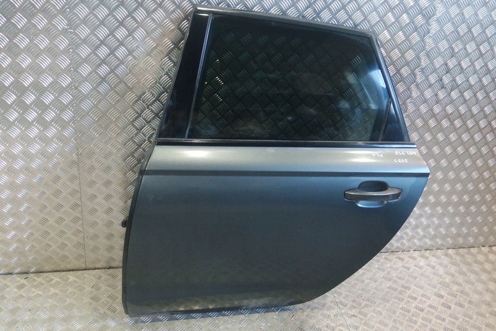 LEWE DRZWI TYL AUDI A6 RS6 4G9 X7A C625