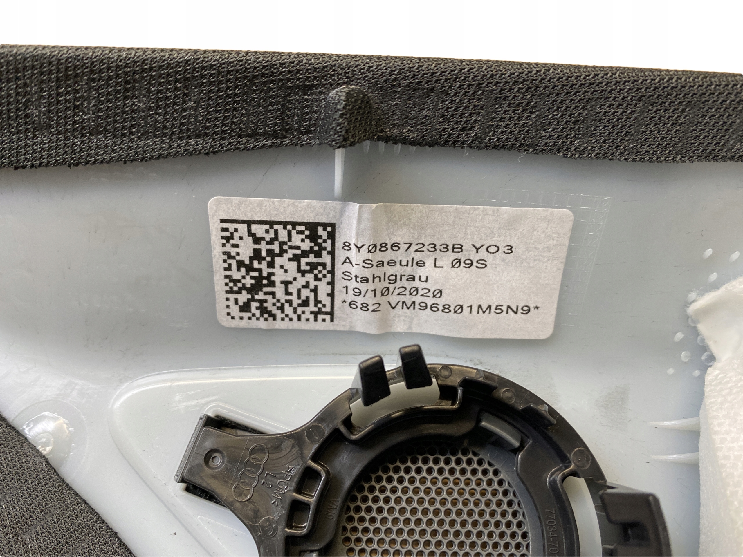 AUDI A3 8Y cover SLUPKA A left front 8Y0867233B