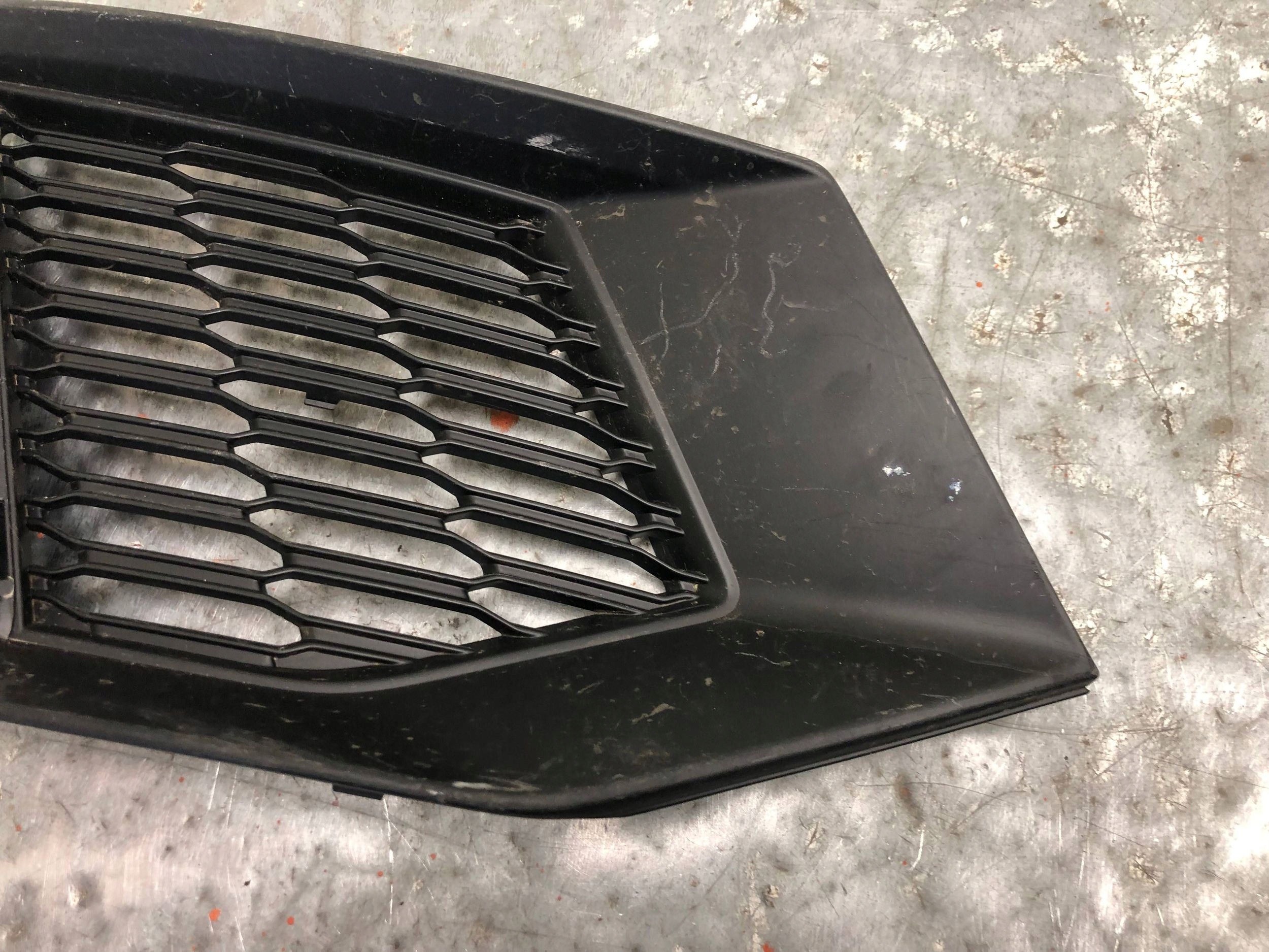 grid of a bumper right front S-LINE AUDI A6 C8 4K8807682B