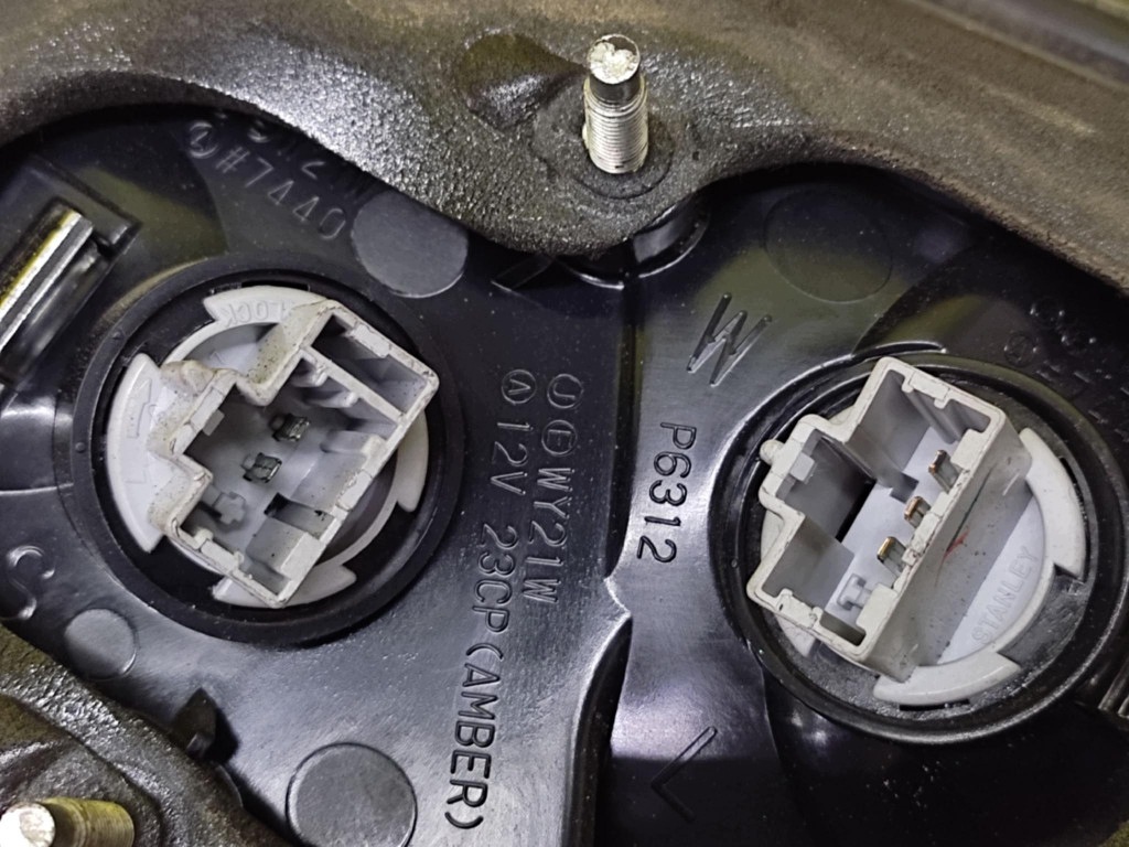 MAZDA 3 Licht links heck