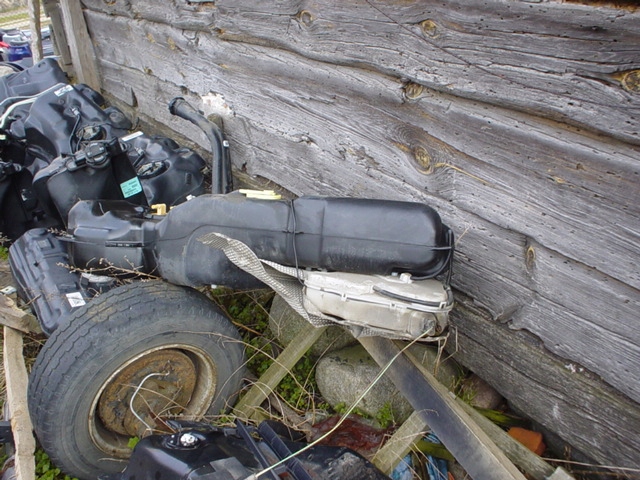 9672052180 - CITROEN C4 1.6 HDI бак с насосом бак