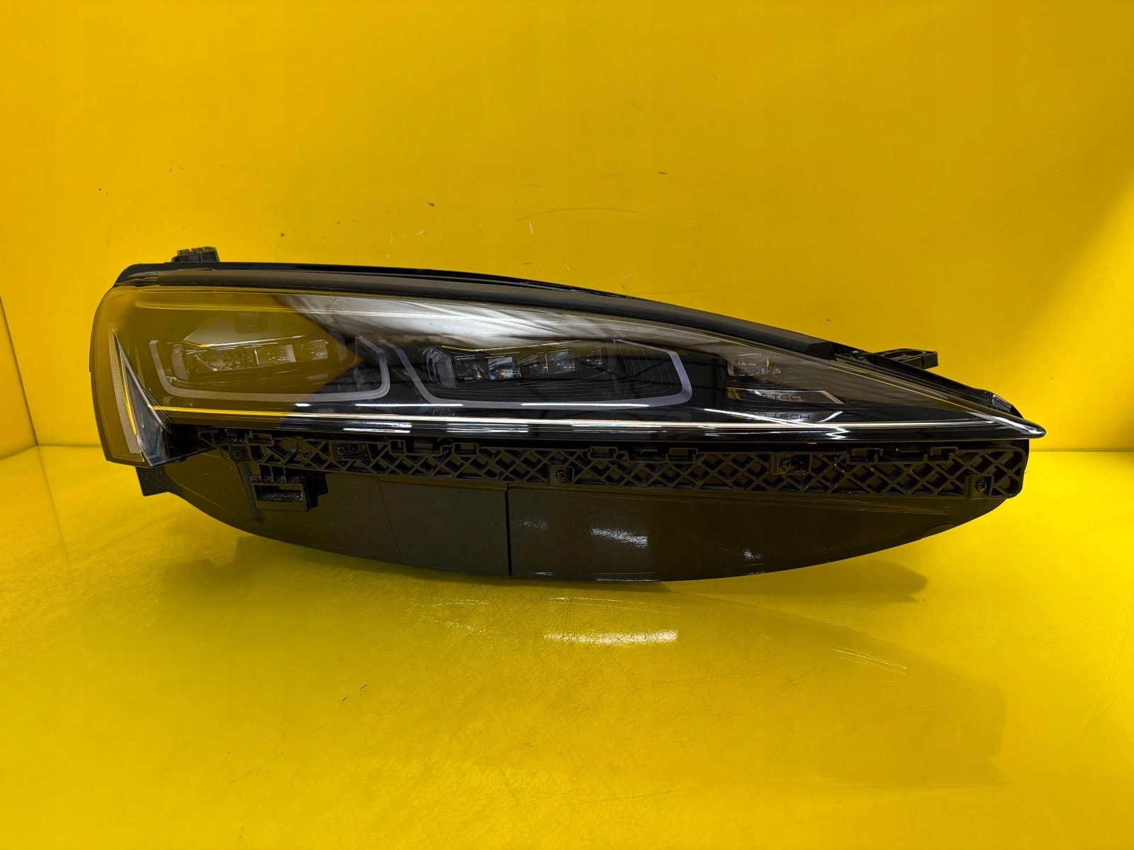 Svetlo pravá predok BYD Sealion 7 Full Led UKEA-4121020