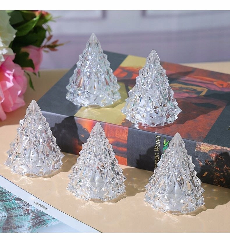 ŚWIECĄCA CHOINKA OZDOBA ŚWIĄTECZNA DEKORACYJNA CHOINECZKA Cechy dodatkowe jednokolorowe